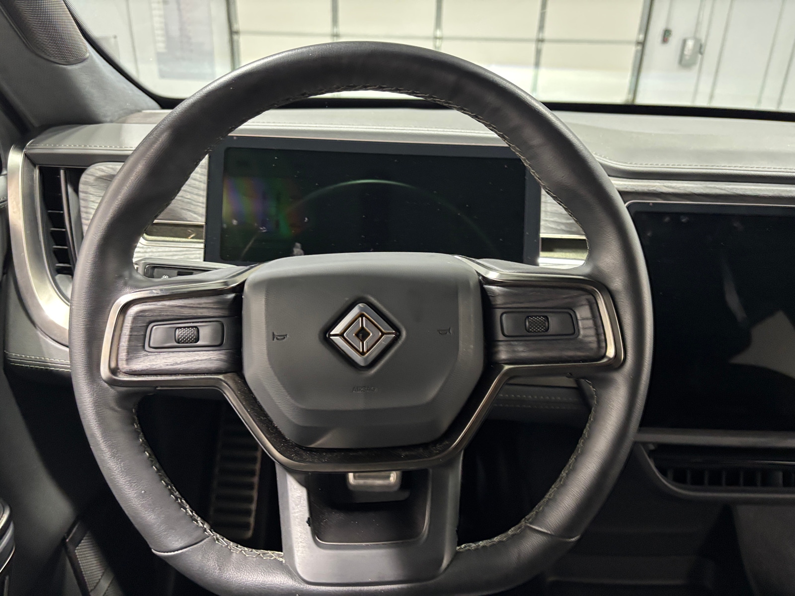 Thumbnail: 2023 Rivian R1T - 4