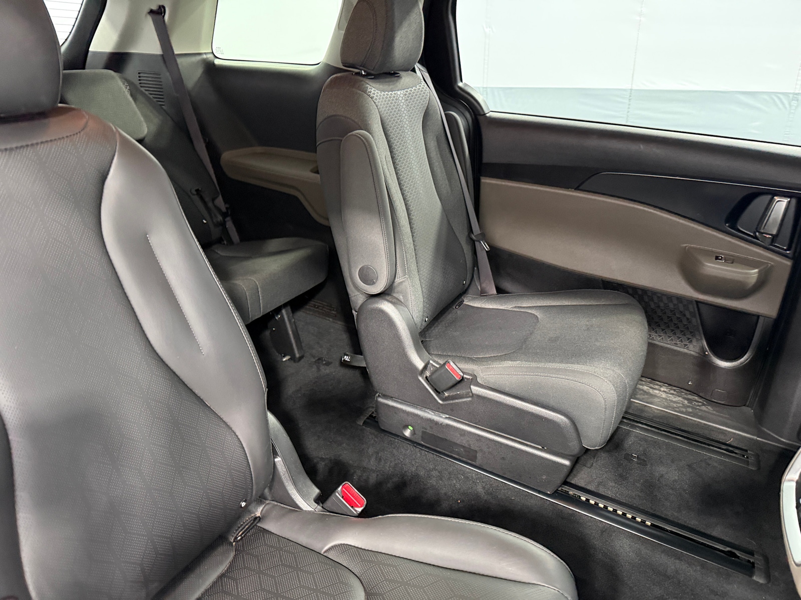 Thumbnail: 2025 Kia Carnival - 6