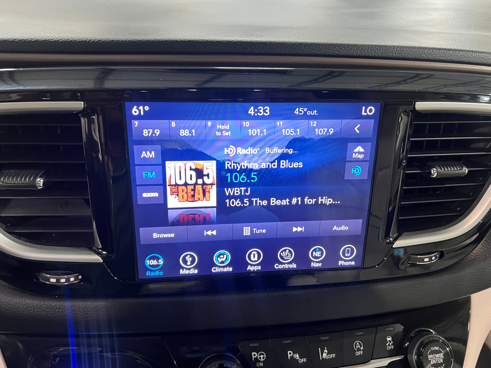 Thumbnail: 2019 Chrysler Pacifica - 3