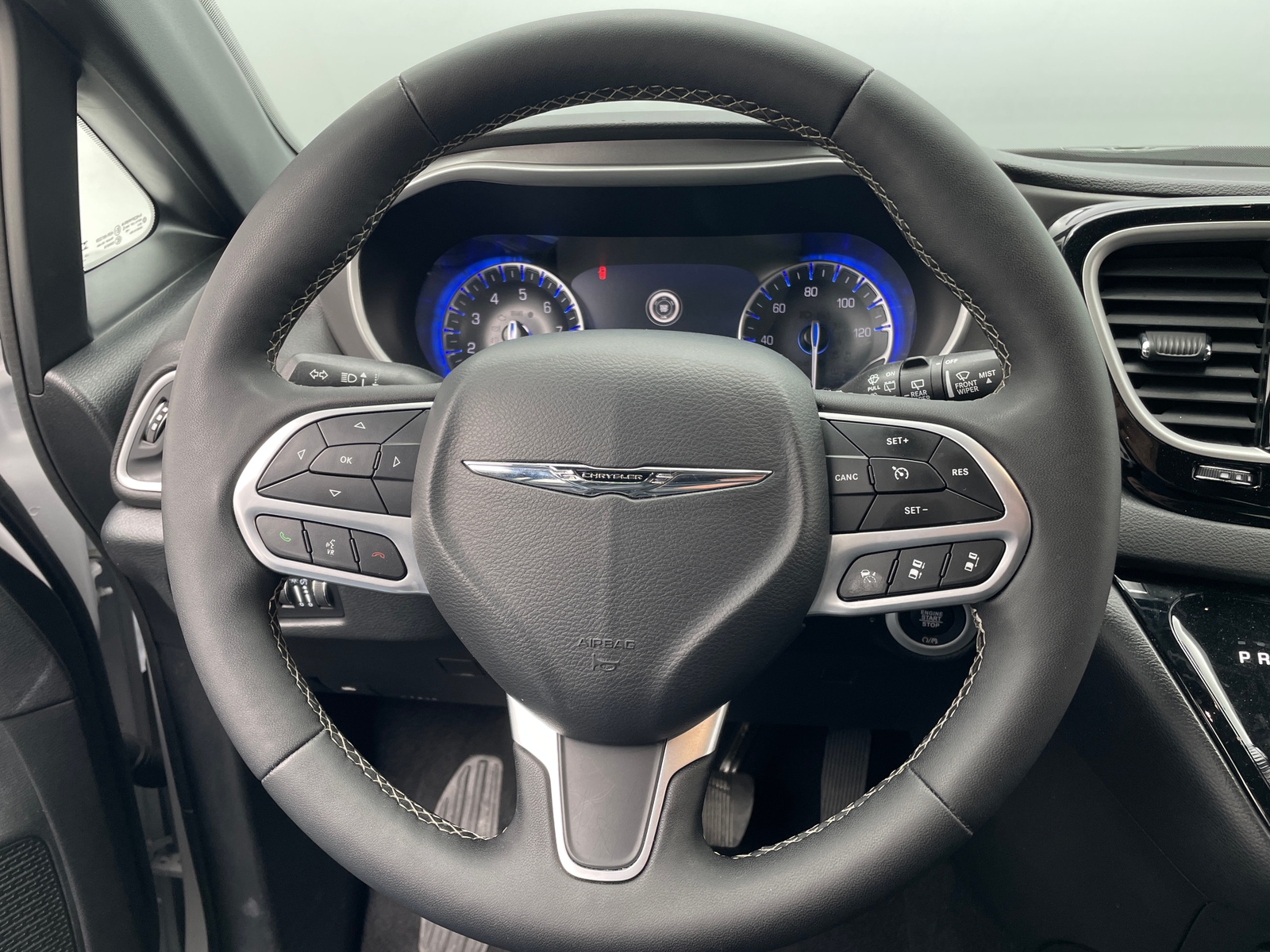 Thumbnail: 2025 Chrysler Pacifica - 4