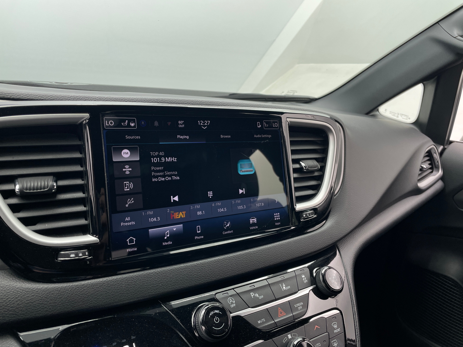 Thumbnail: 2025 Chrysler Pacifica - 3