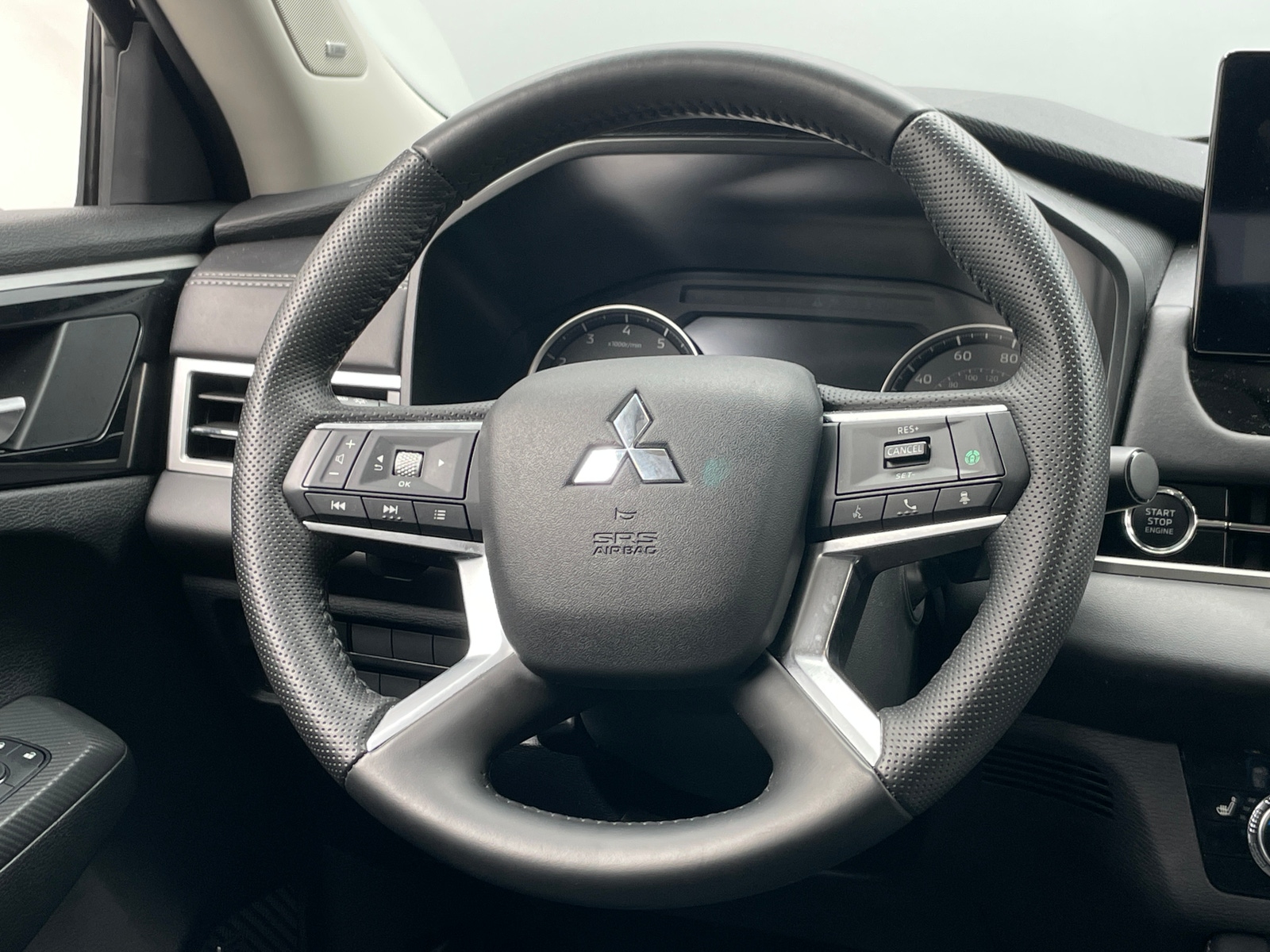 Thumbnail: 2025 Mitsubishi Outlander - 4