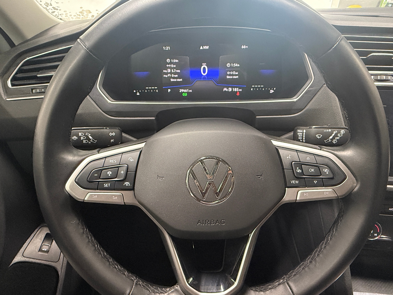 Thumbnail: 2024 Volkswagen Tiguan - 4