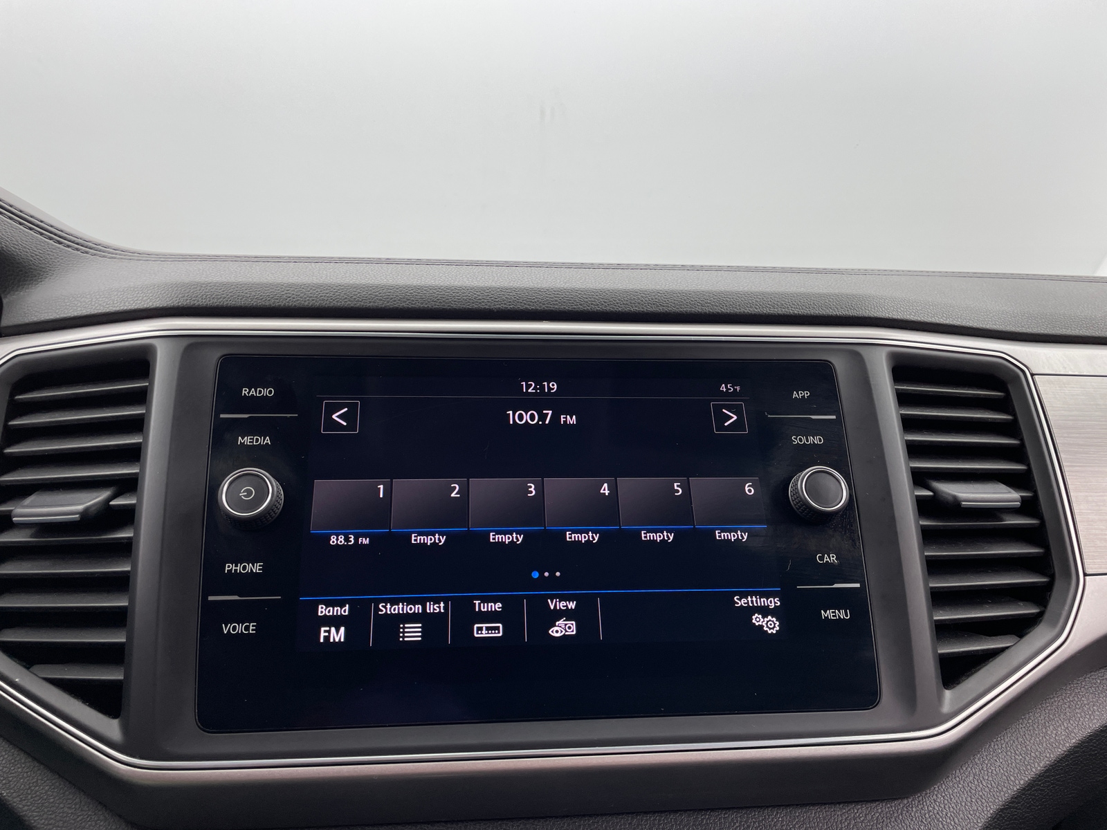 Thumbnail: 2018 Volkswagen Atlas - 3