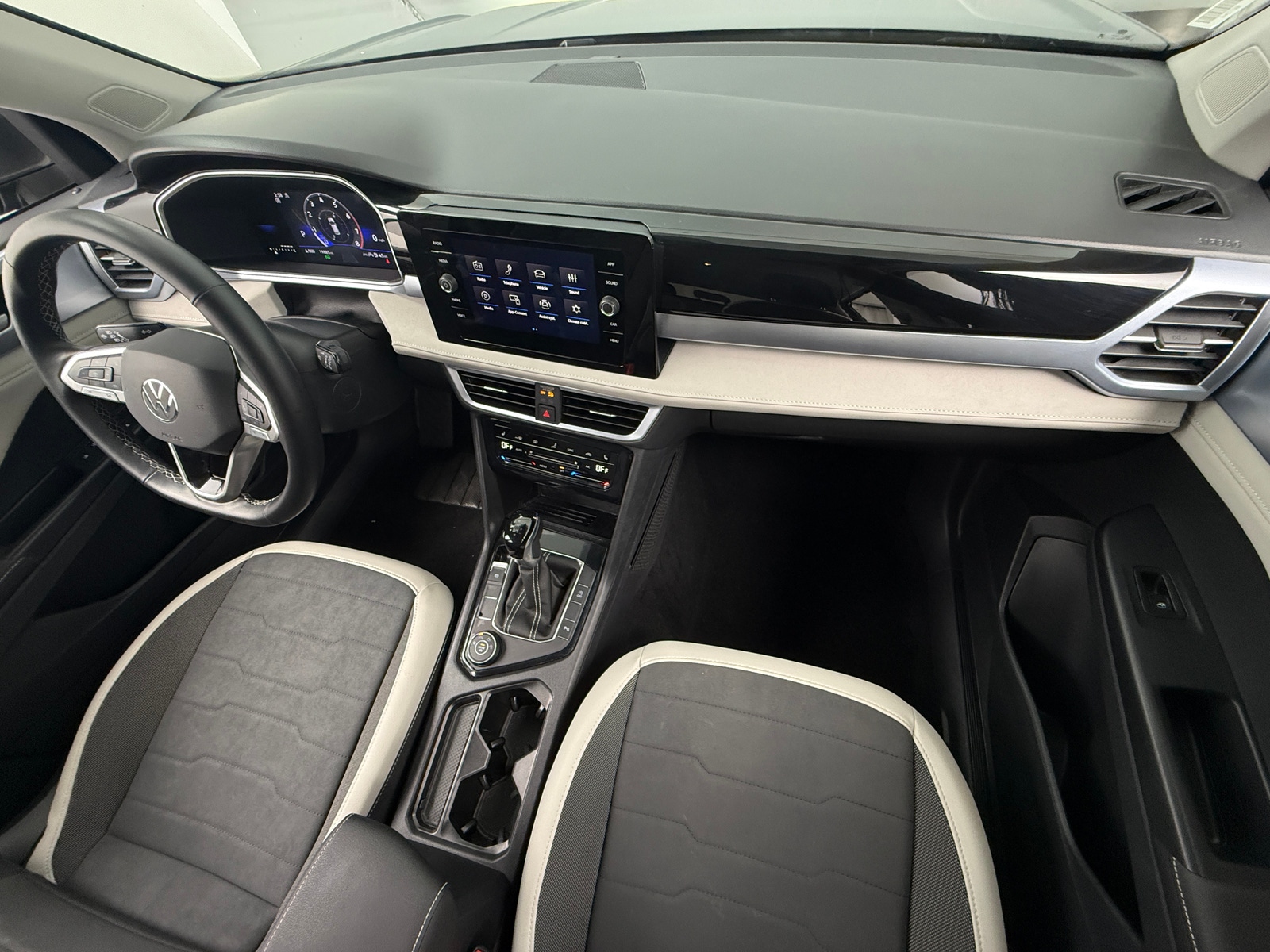 Thumbnail: 2025 Volkswagen Taos - 3