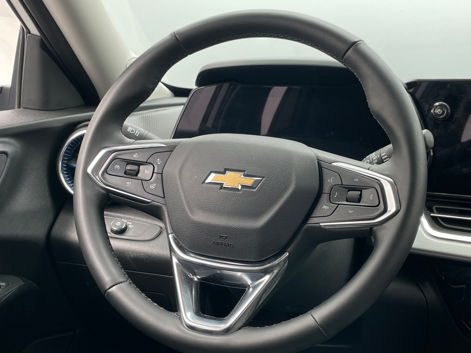 Thumbnail: 2025 Chevrolet Trax - 5