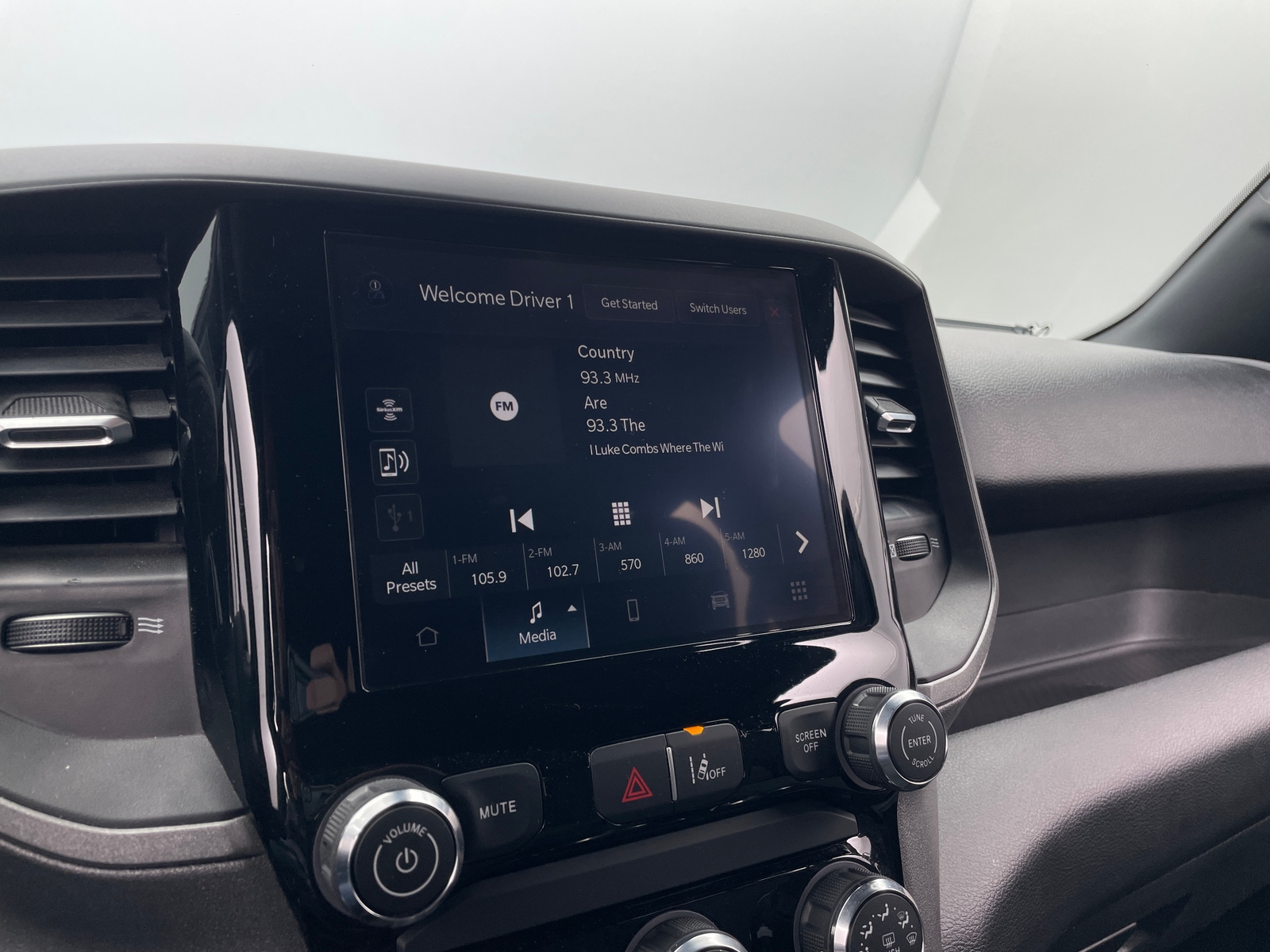 Thumbnail: 2025 RAM 1500 - 4