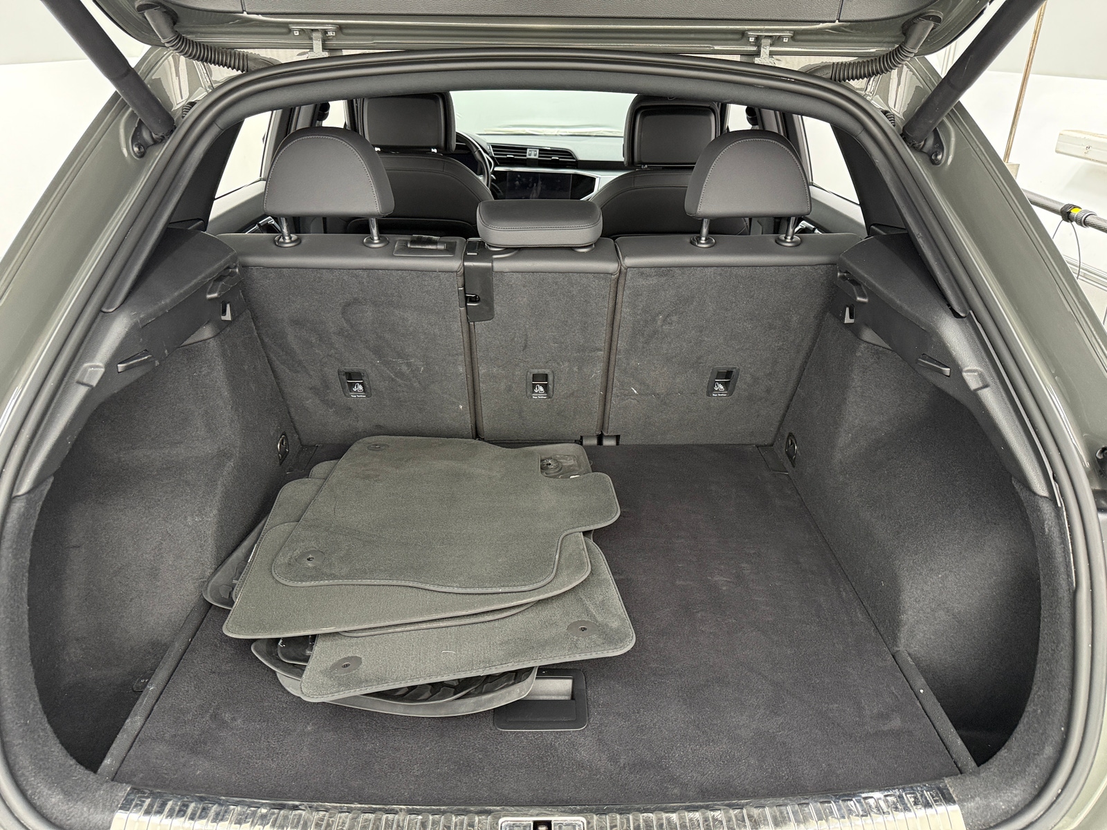 Thumbnail: 2021 Audi Q3 - 6