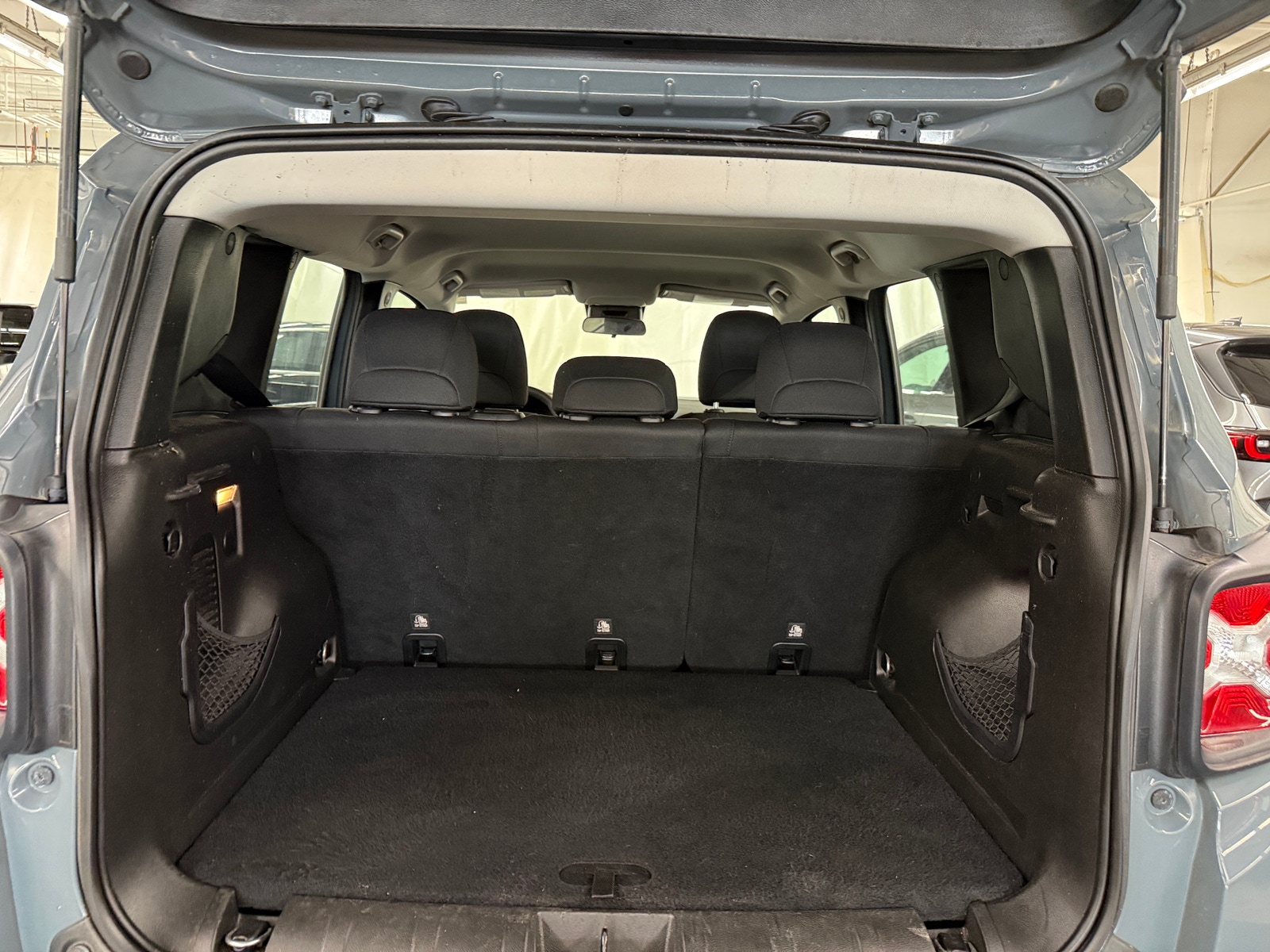 Thumbnail: 2018 Jeep Renegade - 7