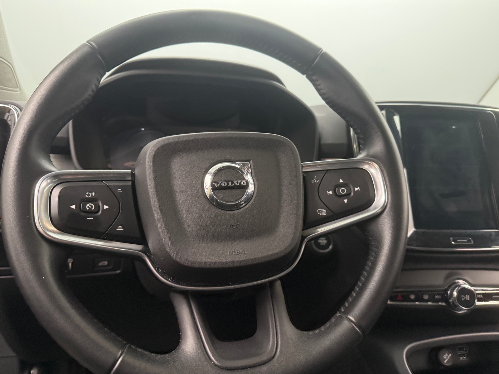 Thumbnail: 2021 Volvo XC40 - 4