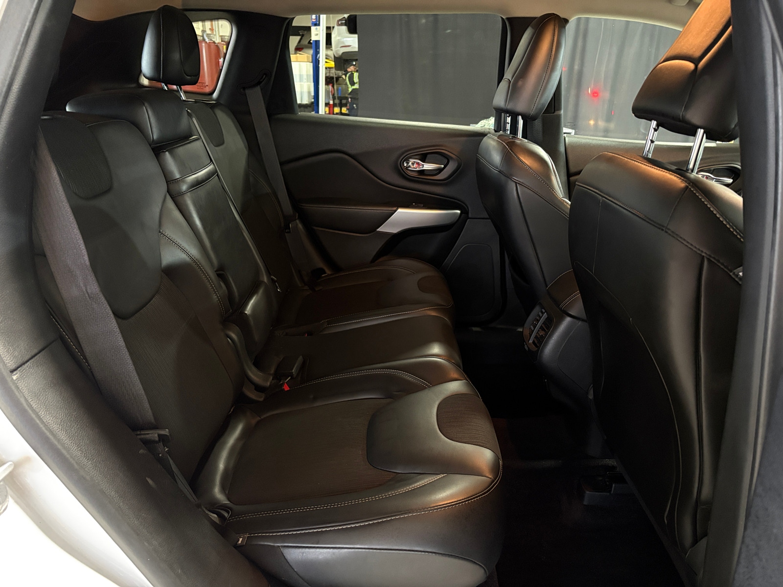 Thumbnail: 2018 Jeep Cherokee - 6