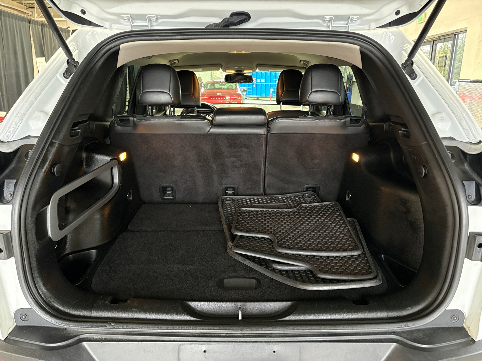 Thumbnail: 2018 Jeep Cherokee - 7