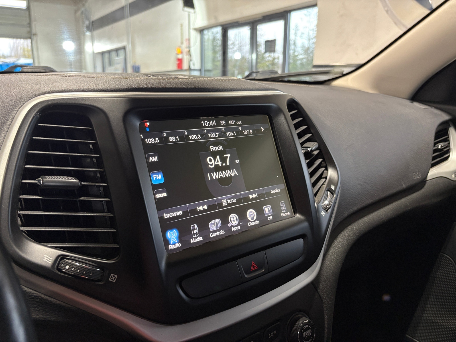 Thumbnail: 2018 Jeep Cherokee - 4