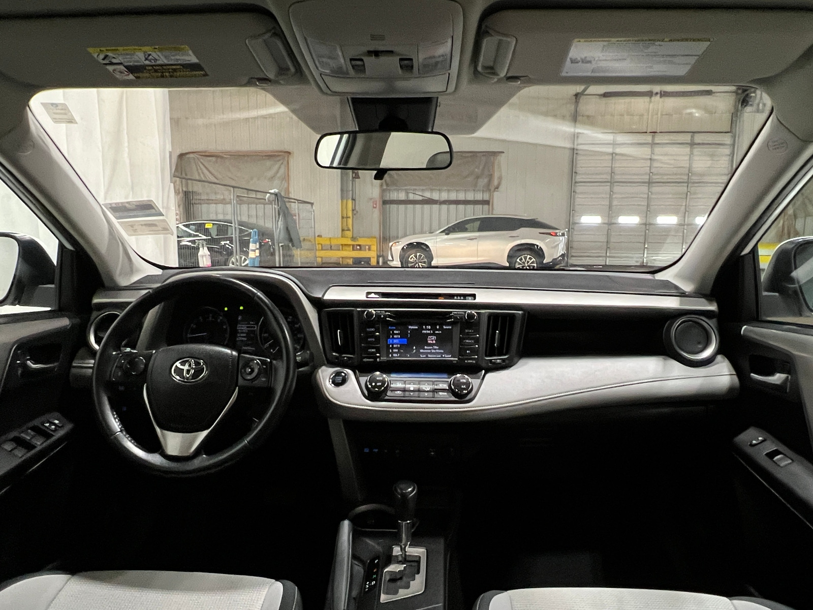 Thumbnail: 2018 Toyota RAV4 - 3