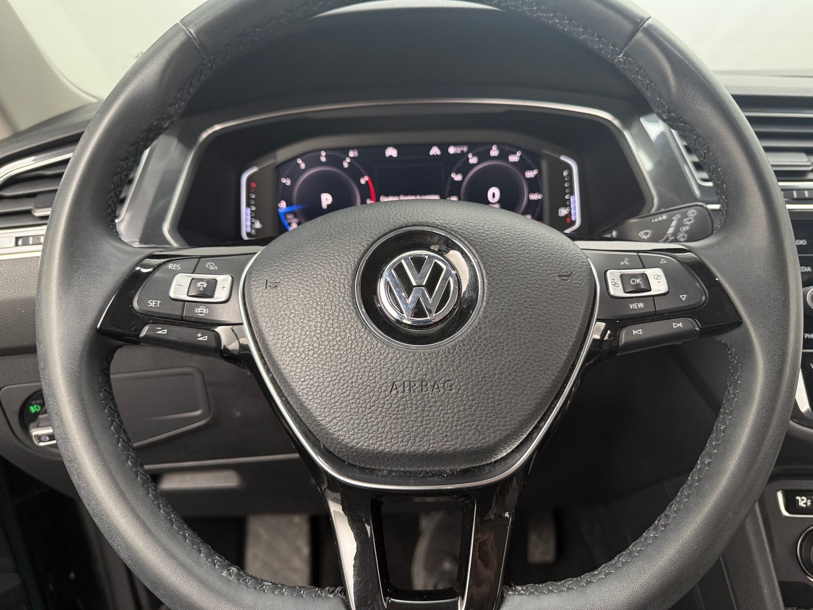 Thumbnail: 2020 Volkswagen Tiguan - 4