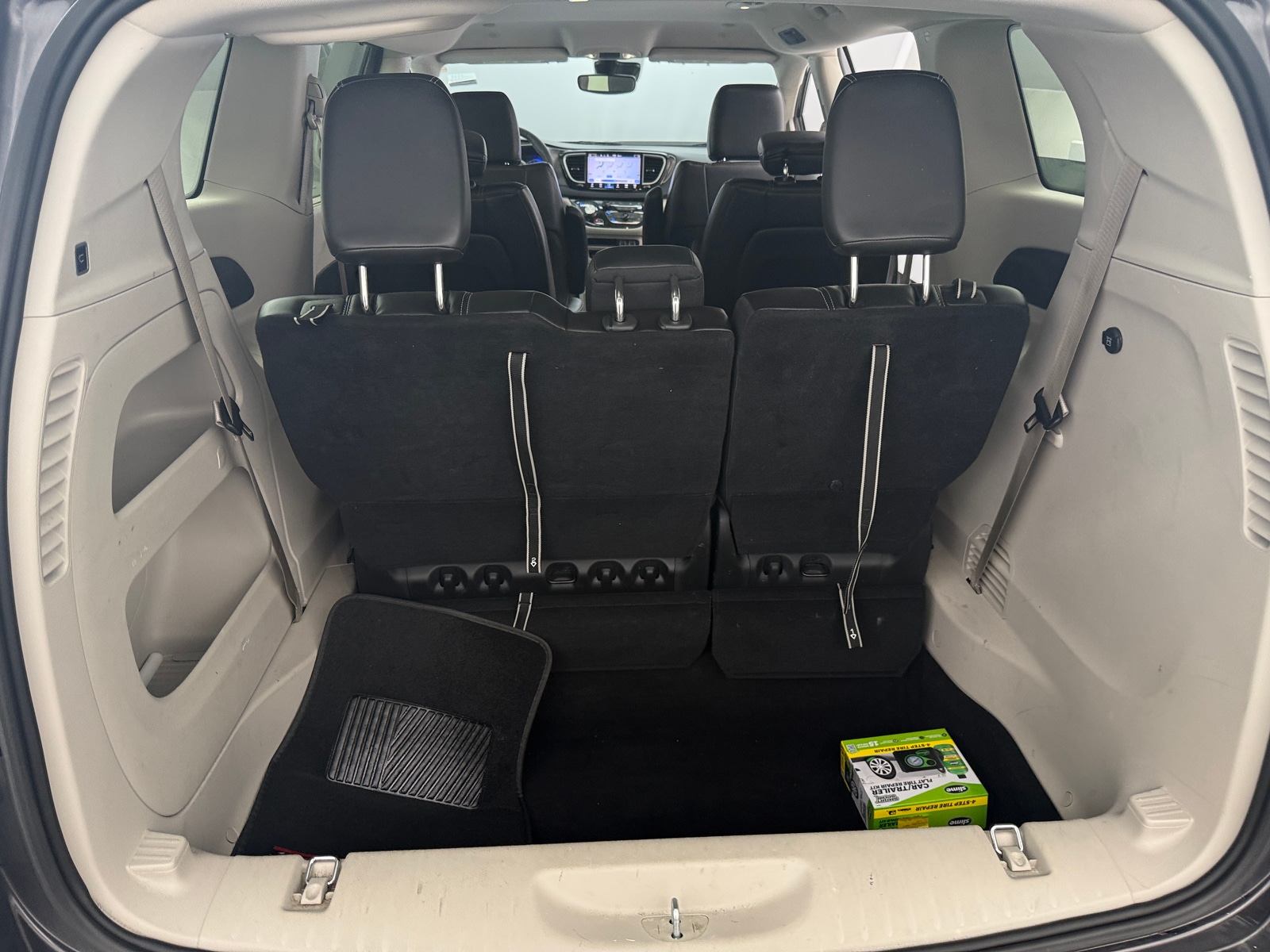 Thumbnail: 2023 Chrysler Pacifica - 6