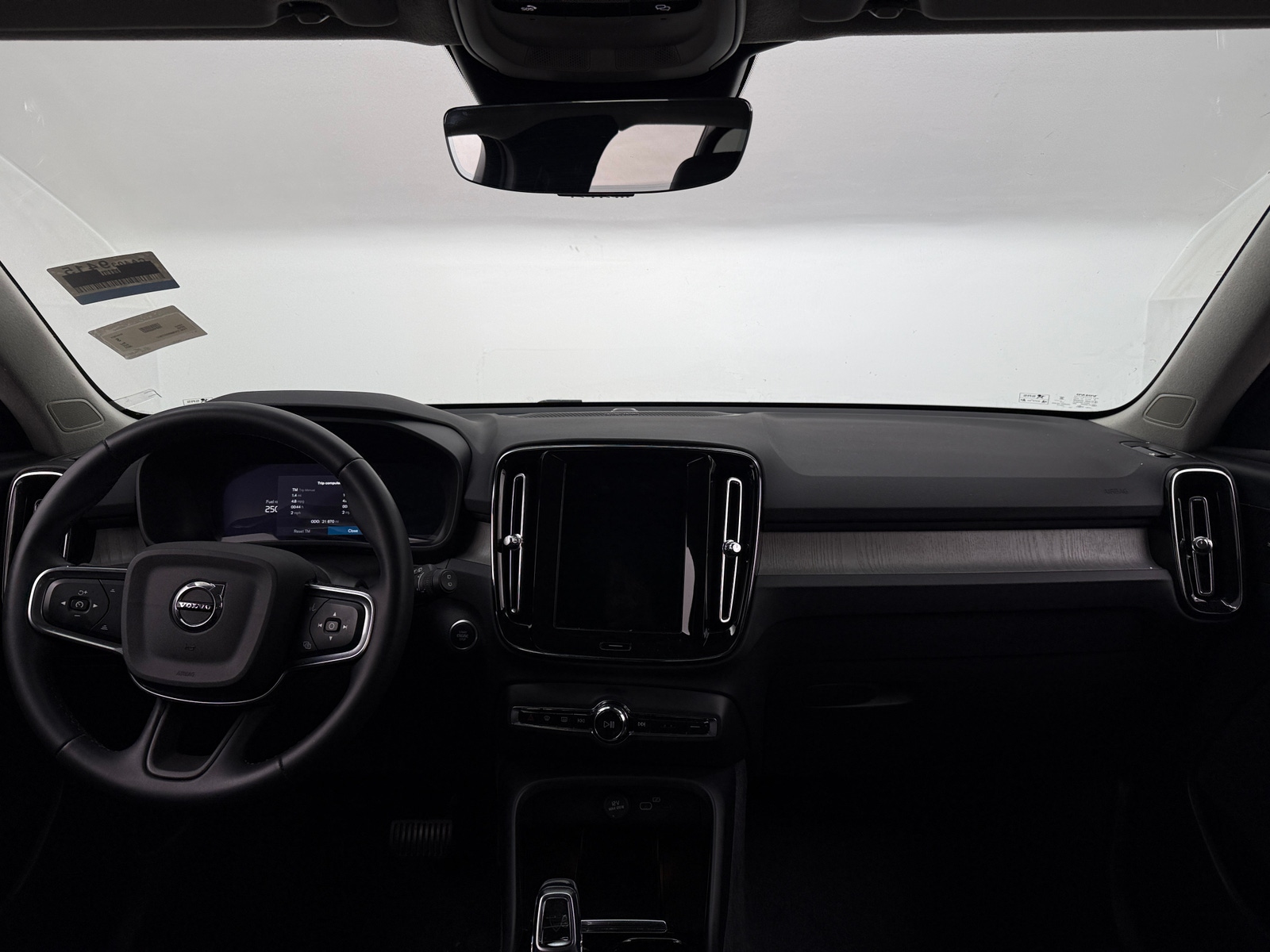 Thumbnail: 2024 Volvo XC40 - 2