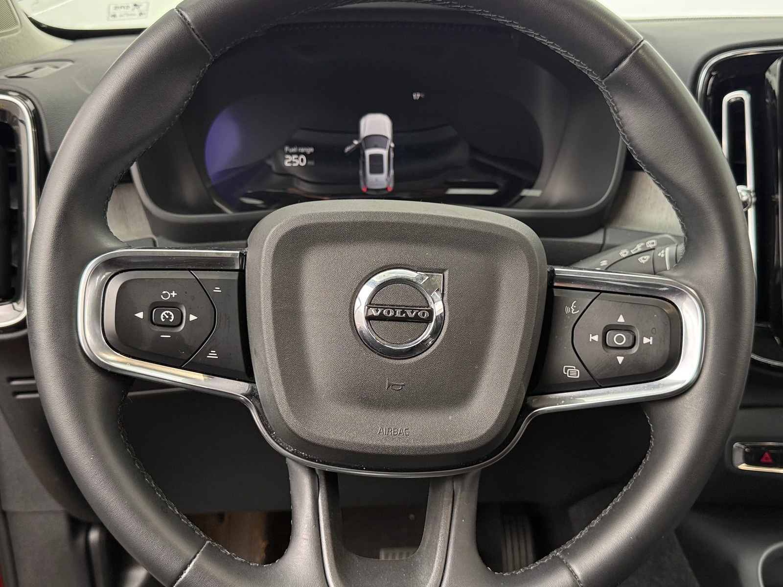 Thumbnail: 2024 Volvo XC40 - 4