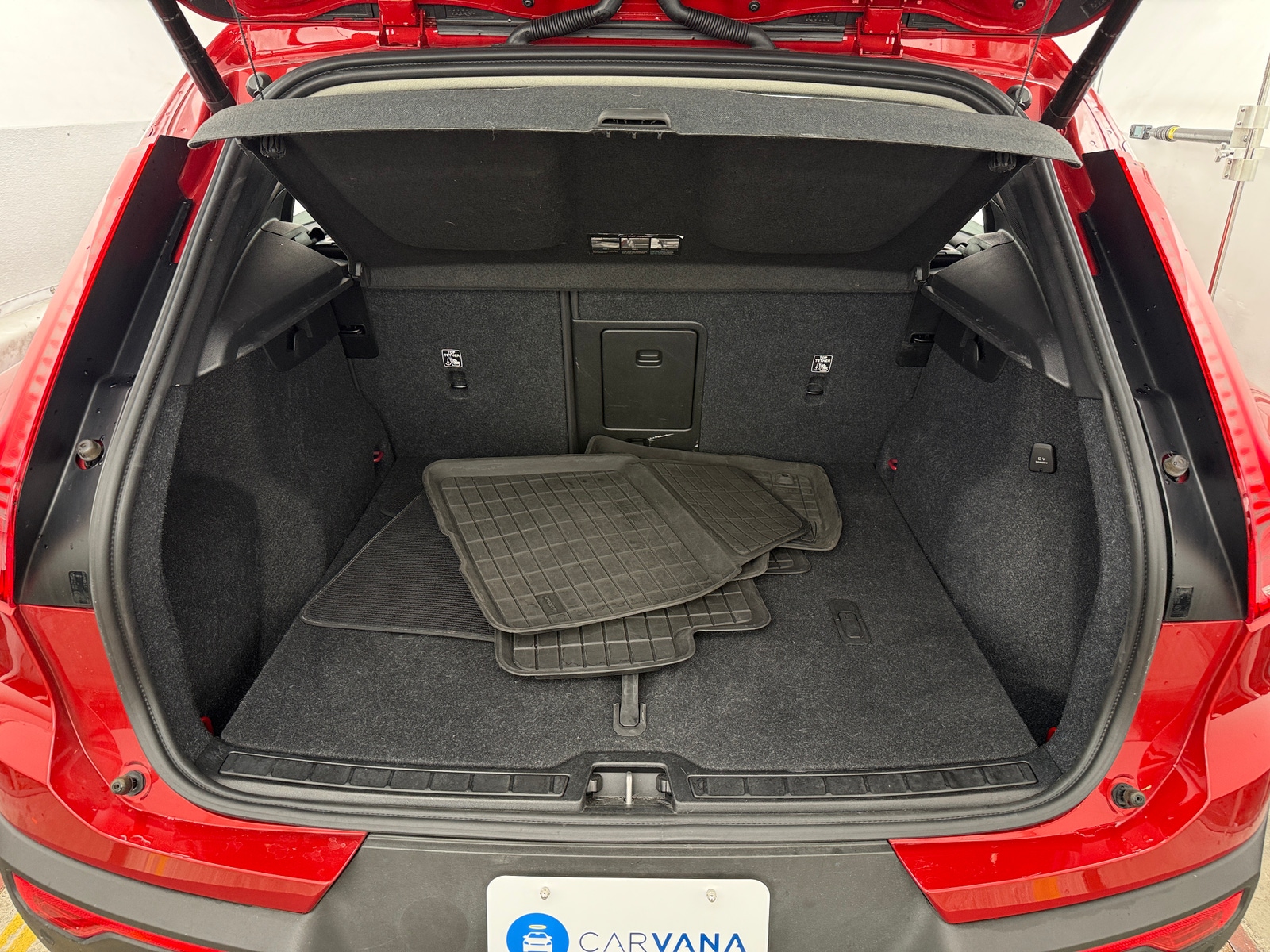 Thumbnail: 2024 Volvo XC40 - 6