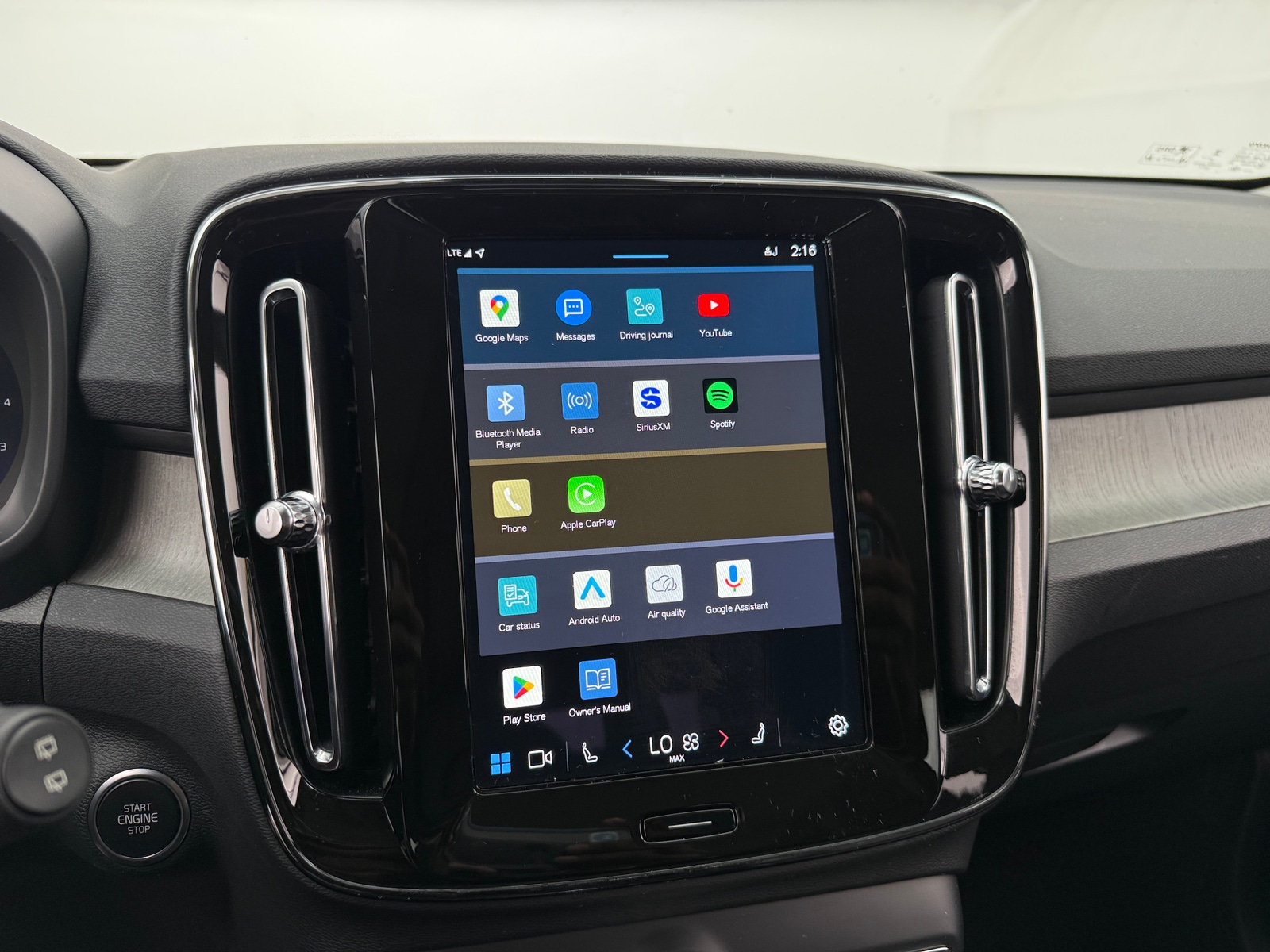 Thumbnail: 2024 Volvo XC40 - 3