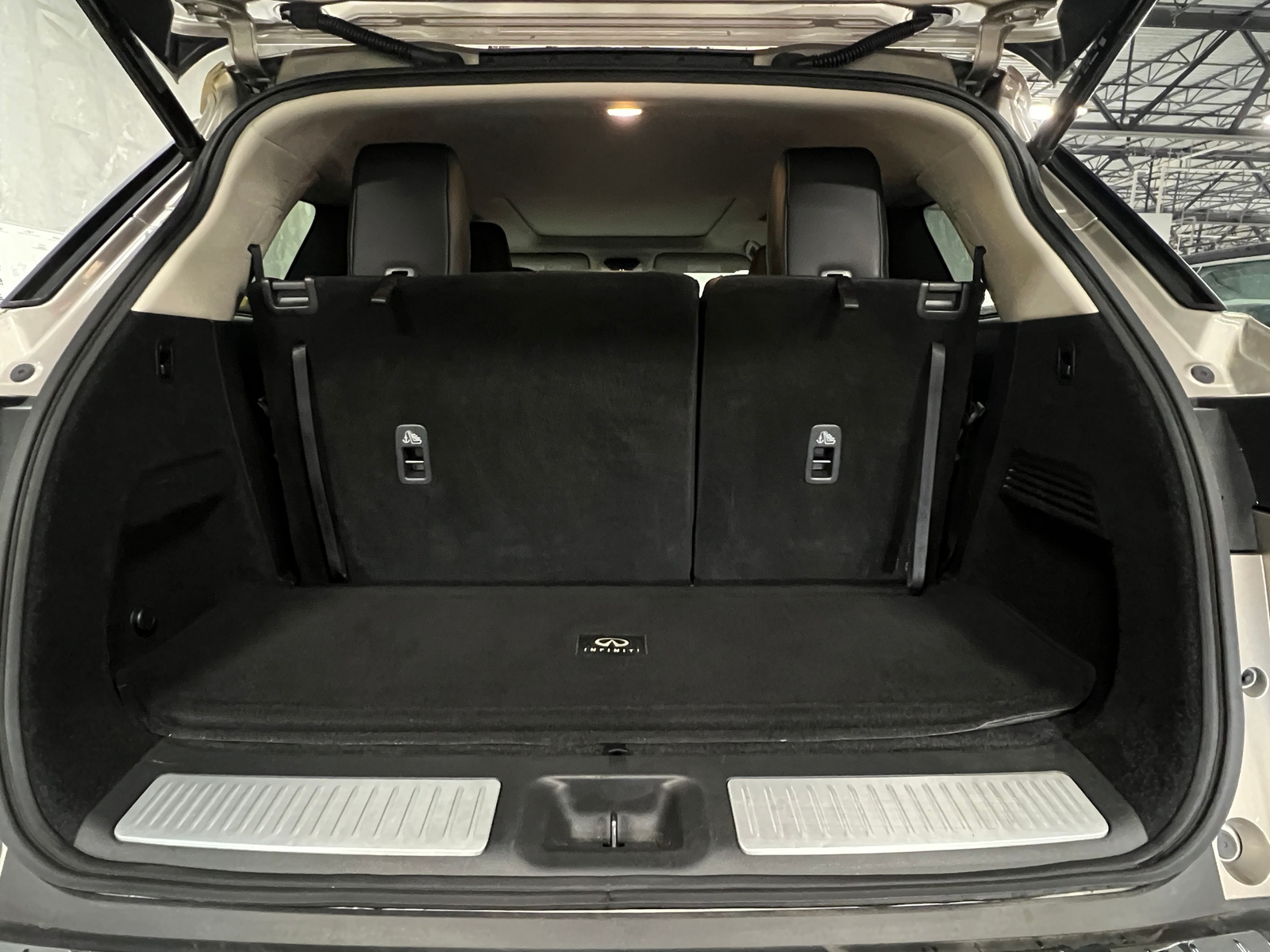 Thumbnail: 2023 INFINITI QX60 - 6