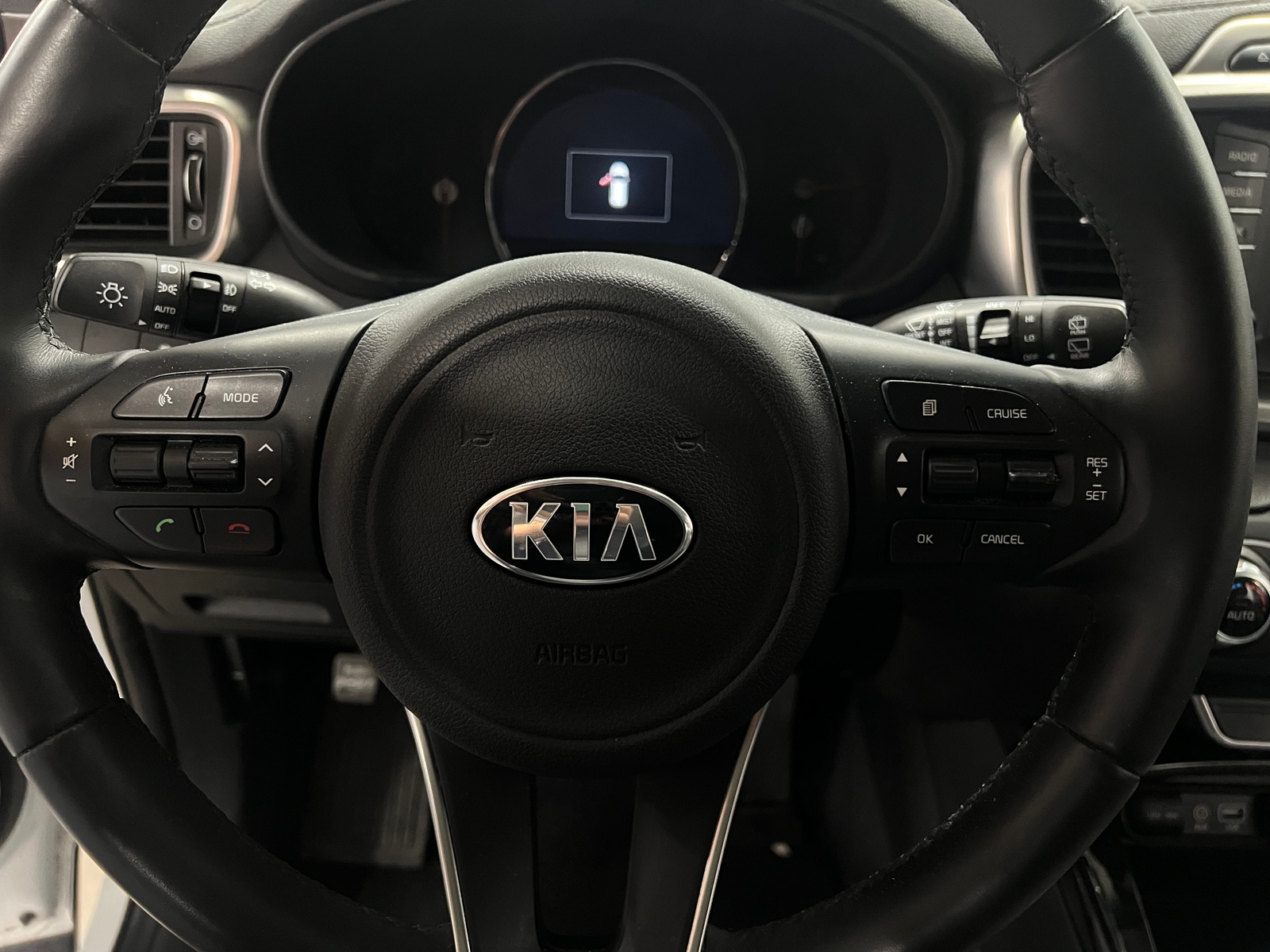 Thumbnail: 2018 Kia Sorento - 4