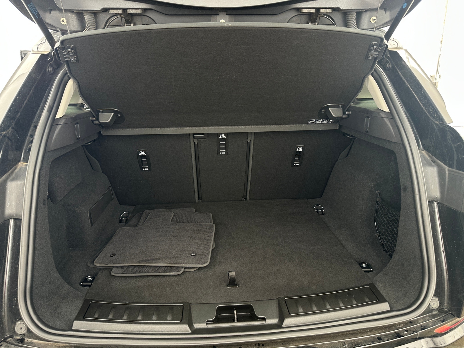 Thumbnail: 2020 Land Rover Range Rover Evoque - 6