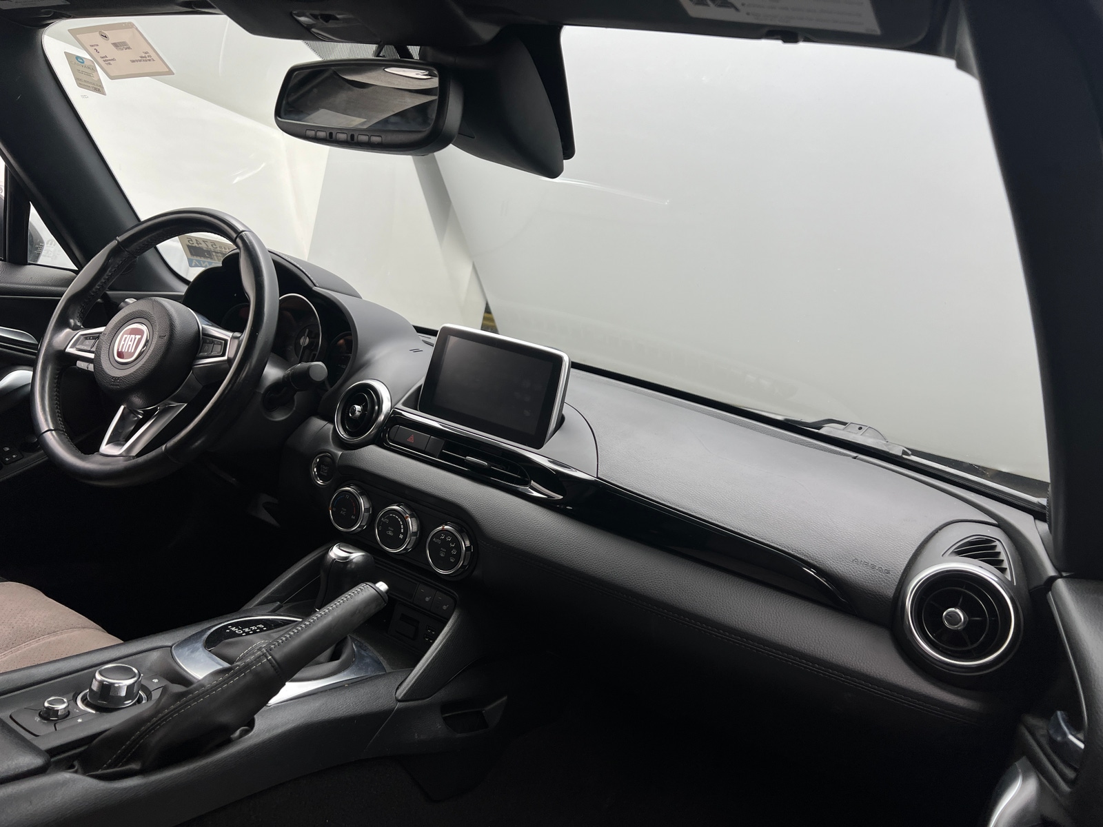 Thumbnail: 2017 Fiat 124 Spider - 3