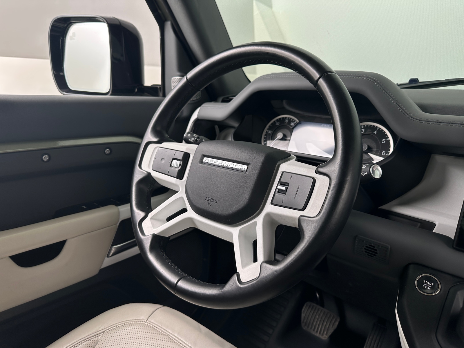 Thumbnail: 2023 Land Rover Defender - 4