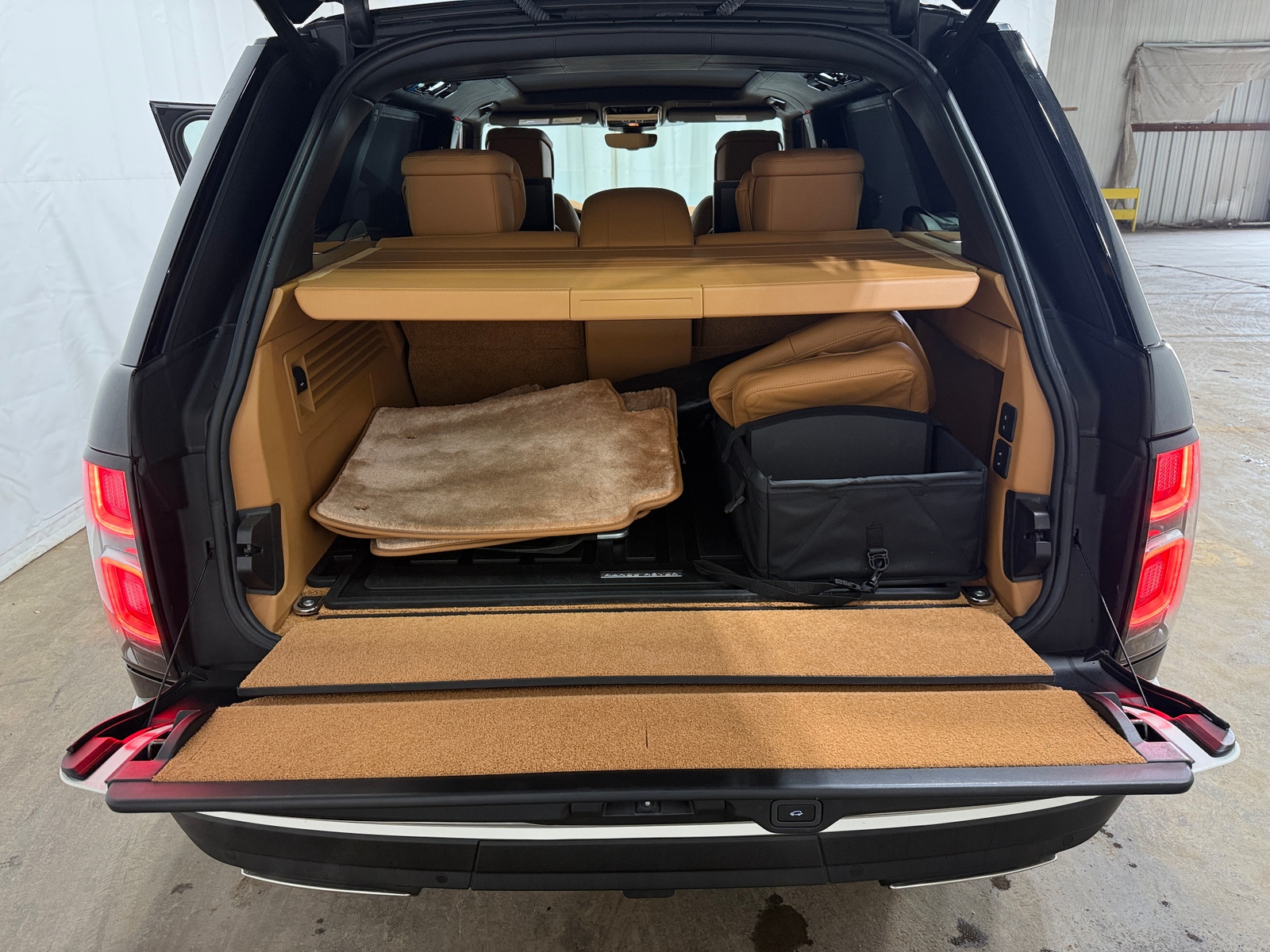 Thumbnail: 2022 Land Rover Range Rover - 7