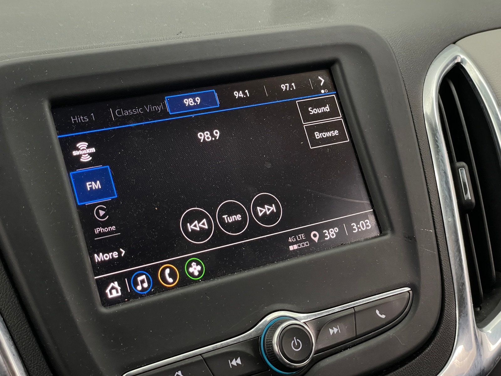 Thumbnail: 2023 Chevrolet Equinox - 4