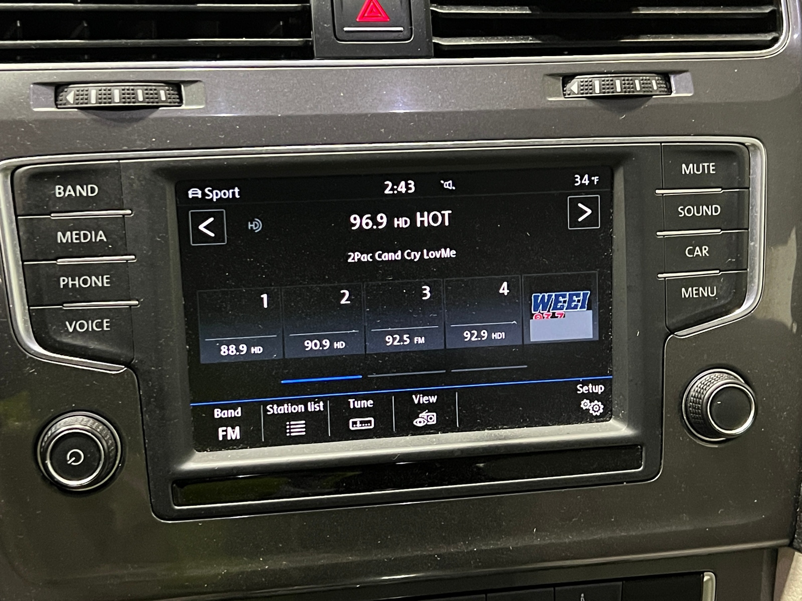 Thumbnail: 2017 Volkswagen Golf - 3