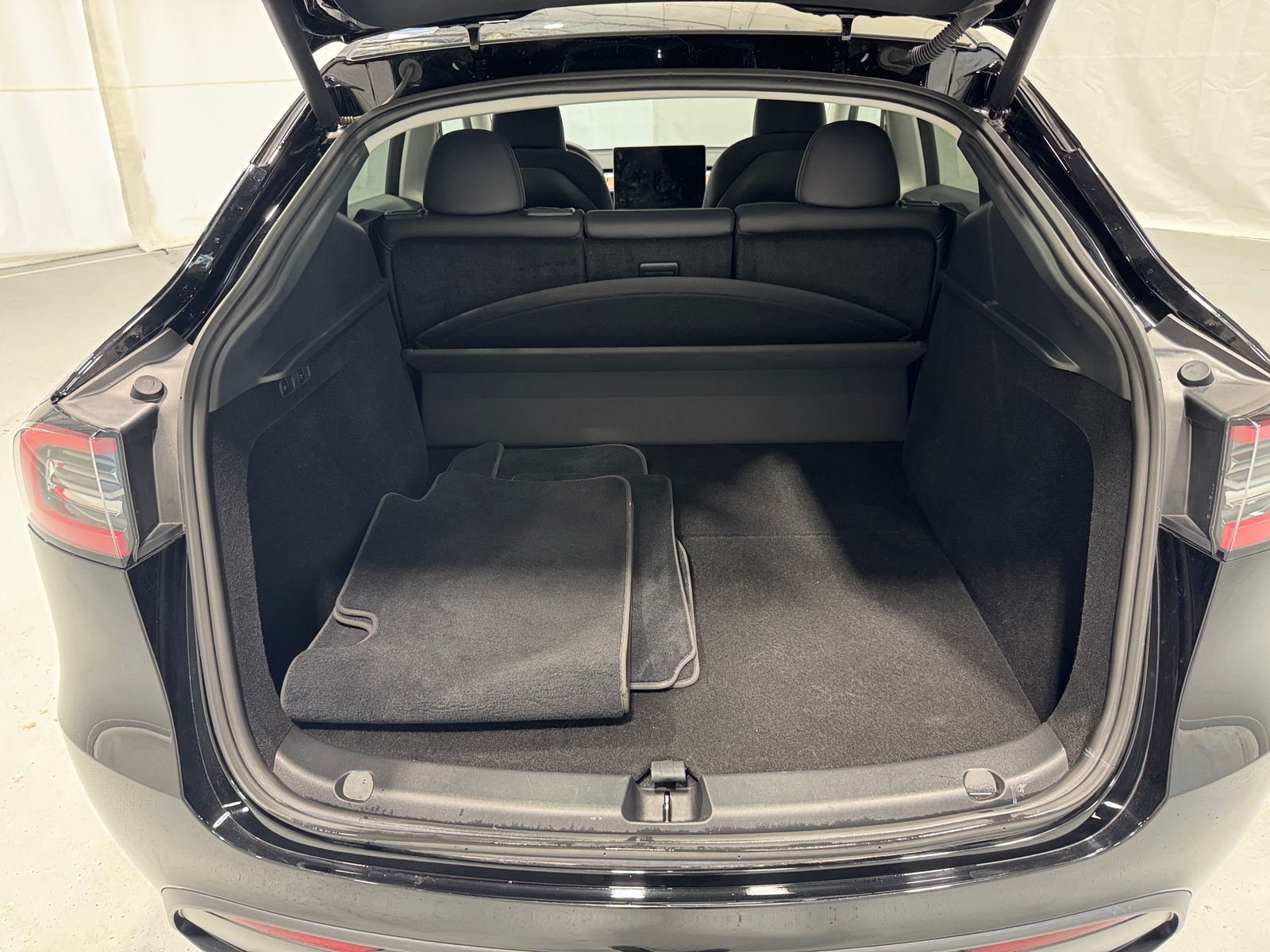 Thumbnail: 2023 Tesla Model Y - 6