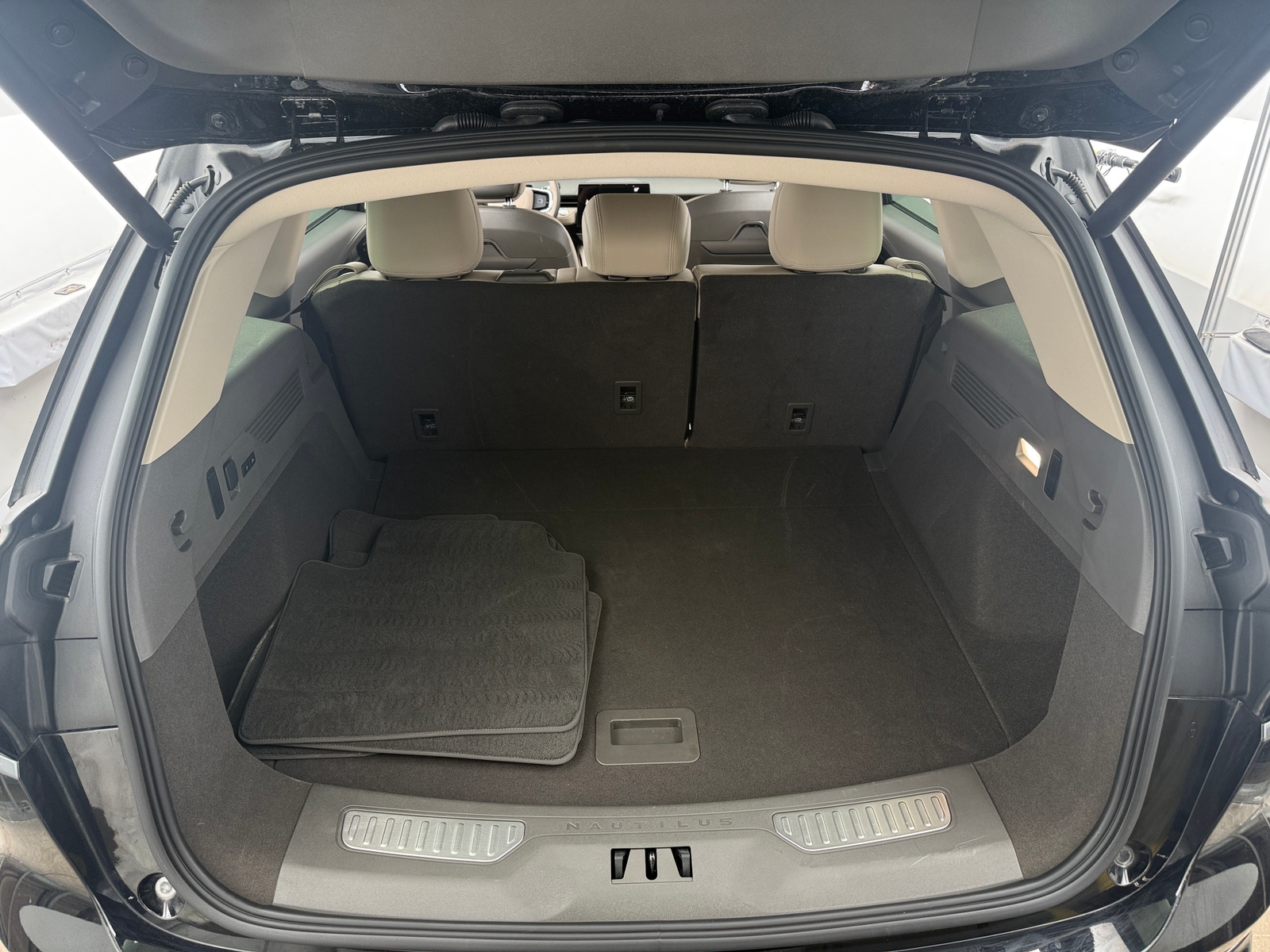 Thumbnail: 2025 Lincoln Nautilus - 6