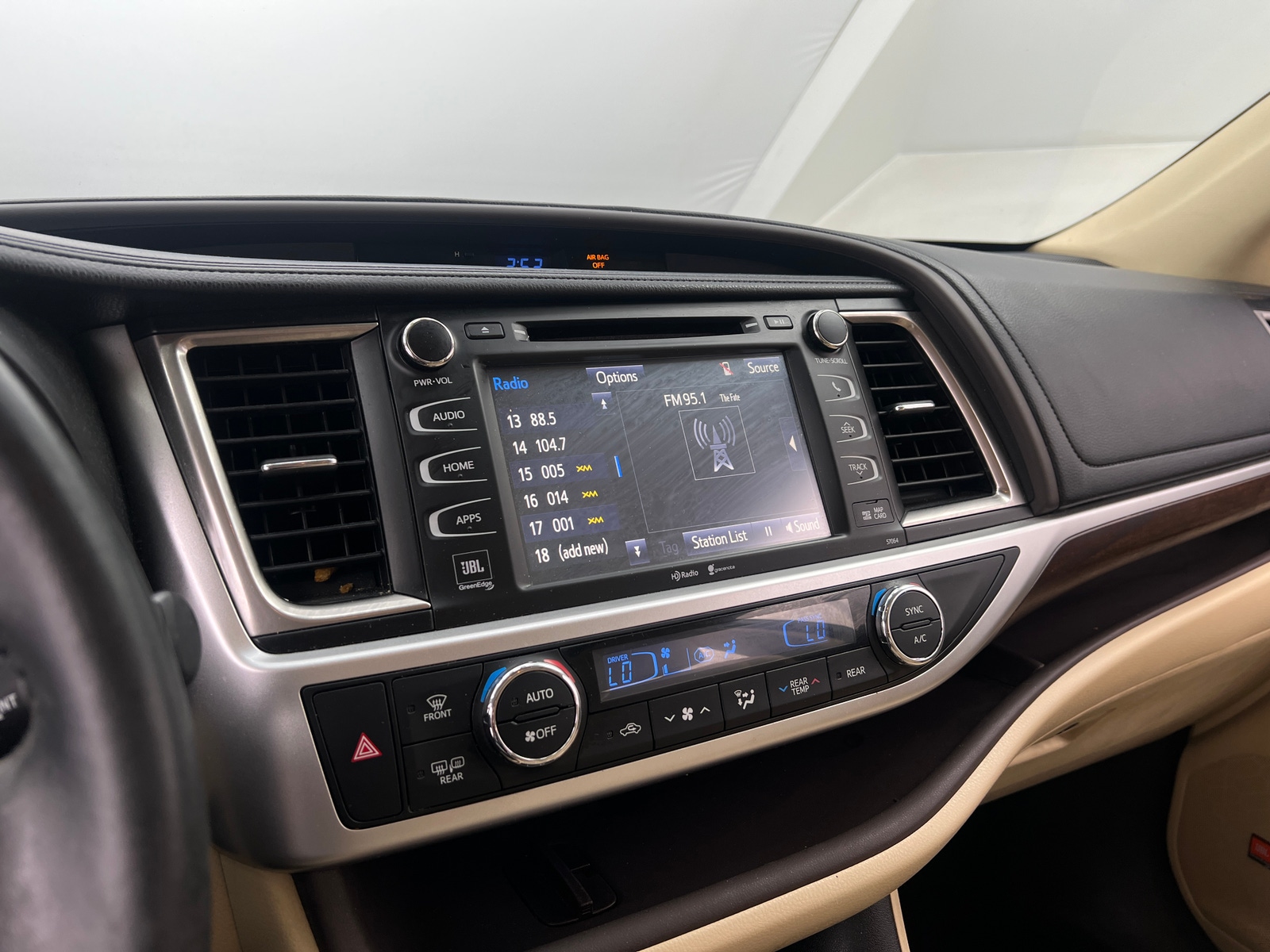 Thumbnail: 2014 Toyota Highlander - 3