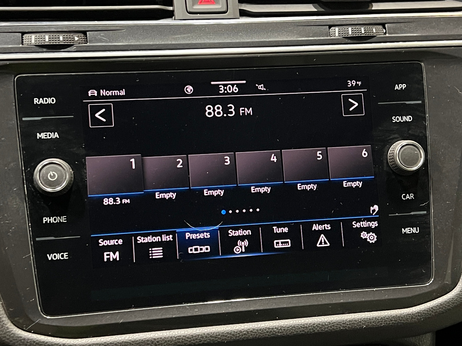 Thumbnail: 2021 Volkswagen Tiguan - 3