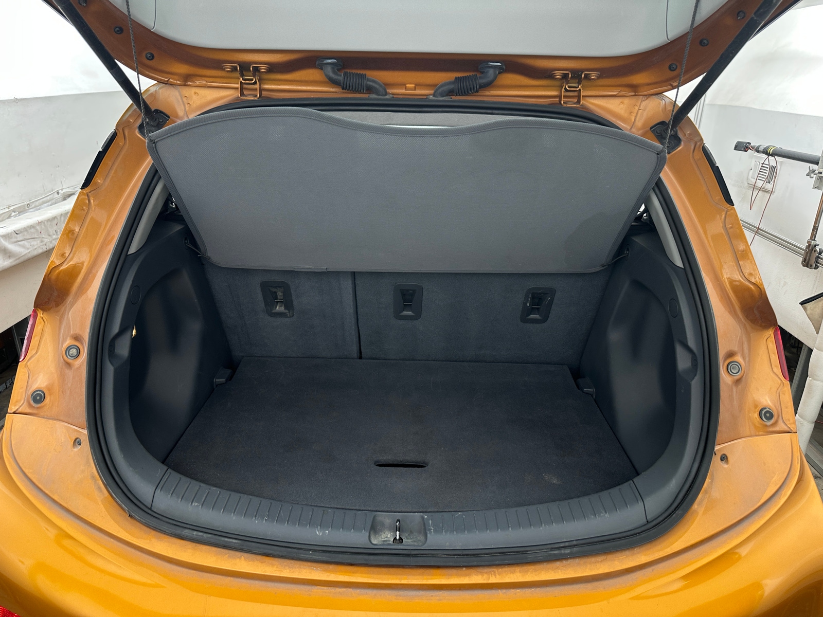 Thumbnail: 2017 Chevrolet Bolt EV - 6