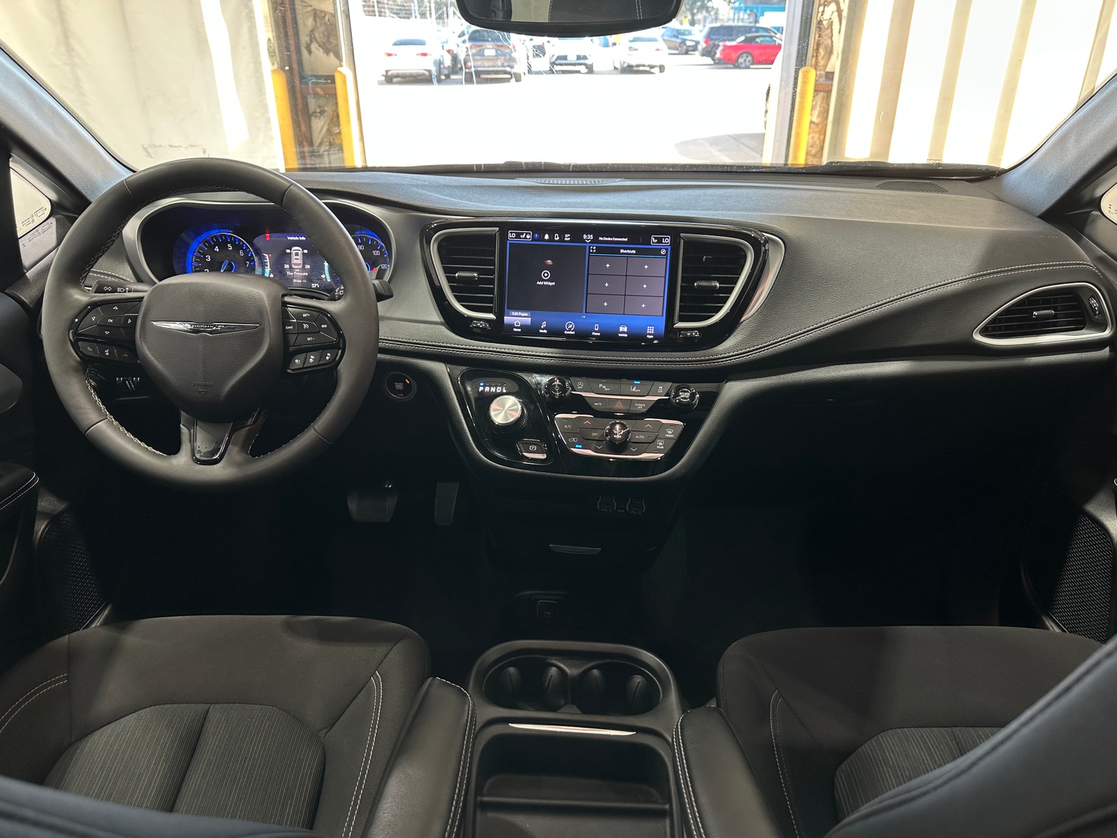 Thumbnail: 2024 Chrysler Pacifica - 3