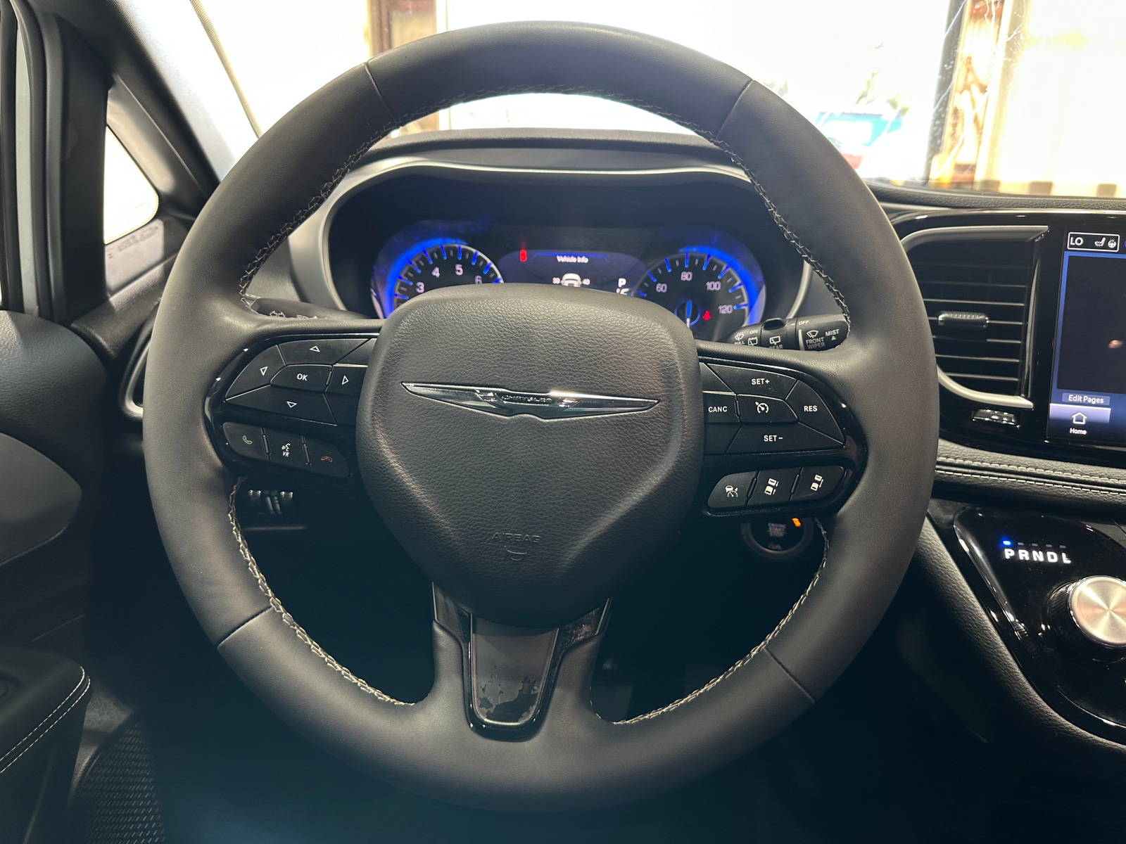 Thumbnail: 2024 Chrysler Pacifica - 5