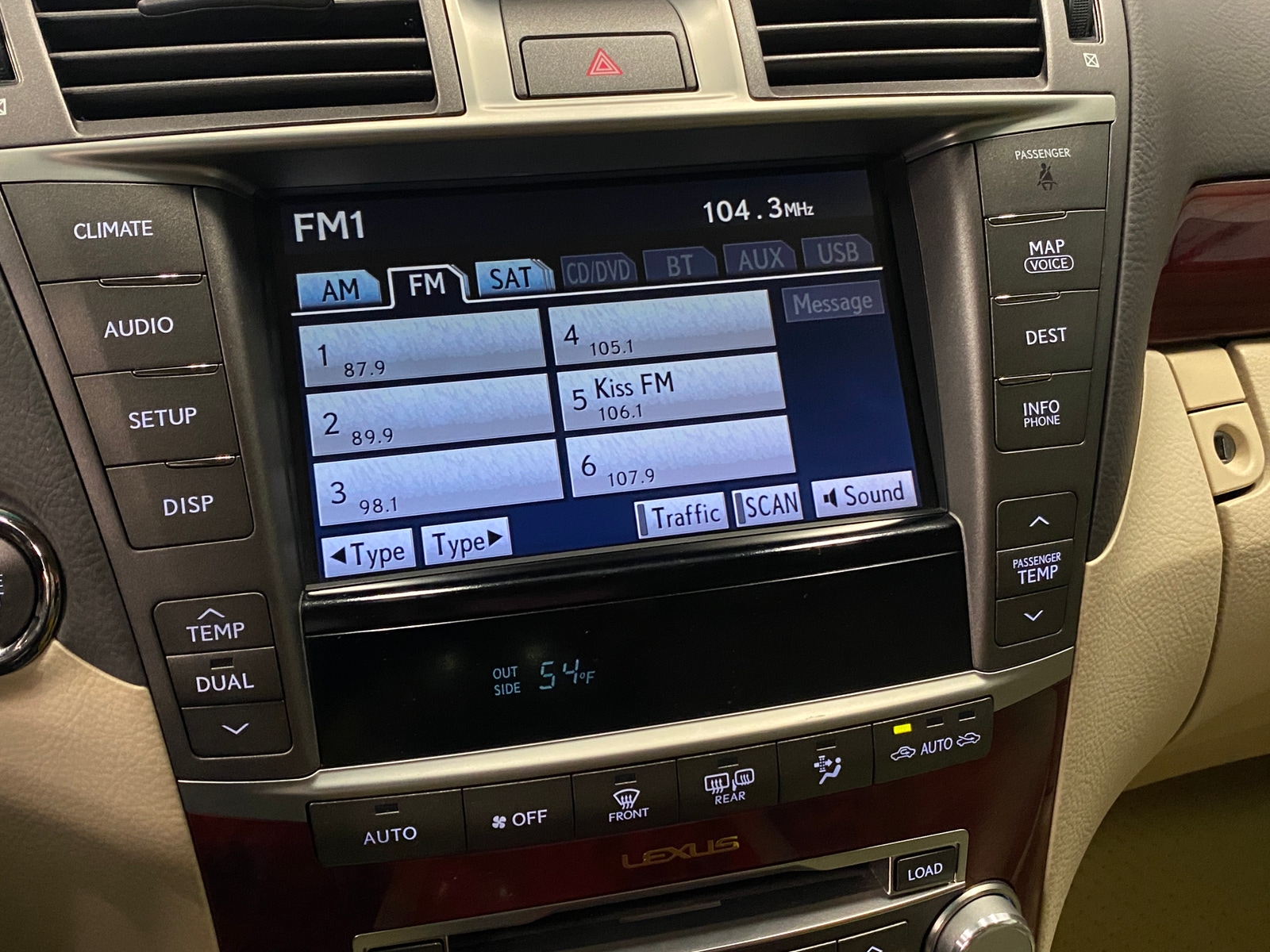 Thumbnail: 2012 Lexus LS - 3