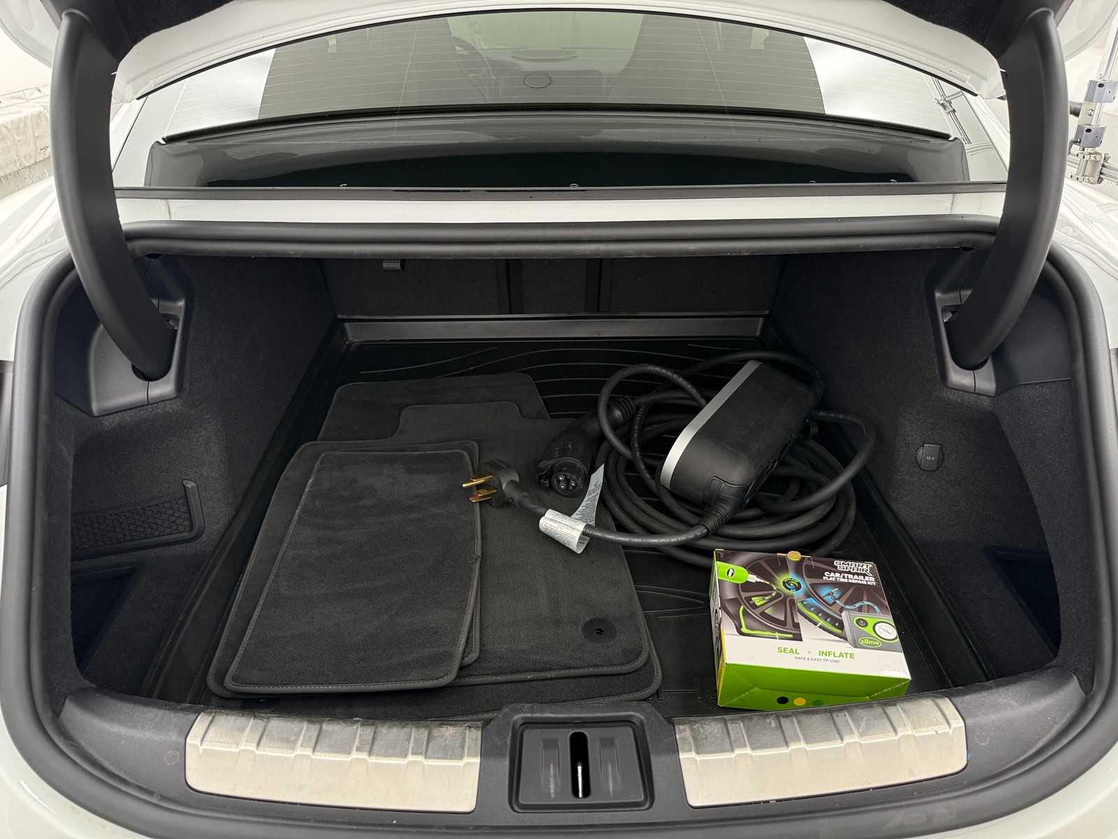 Thumbnail: 2020 Porsche Taycan - 6