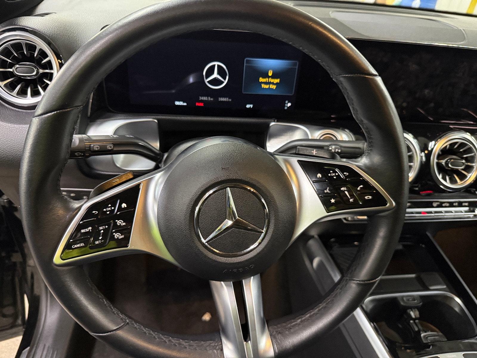 Thumbnail: 2024 Mercedes-Benz GLB - 4