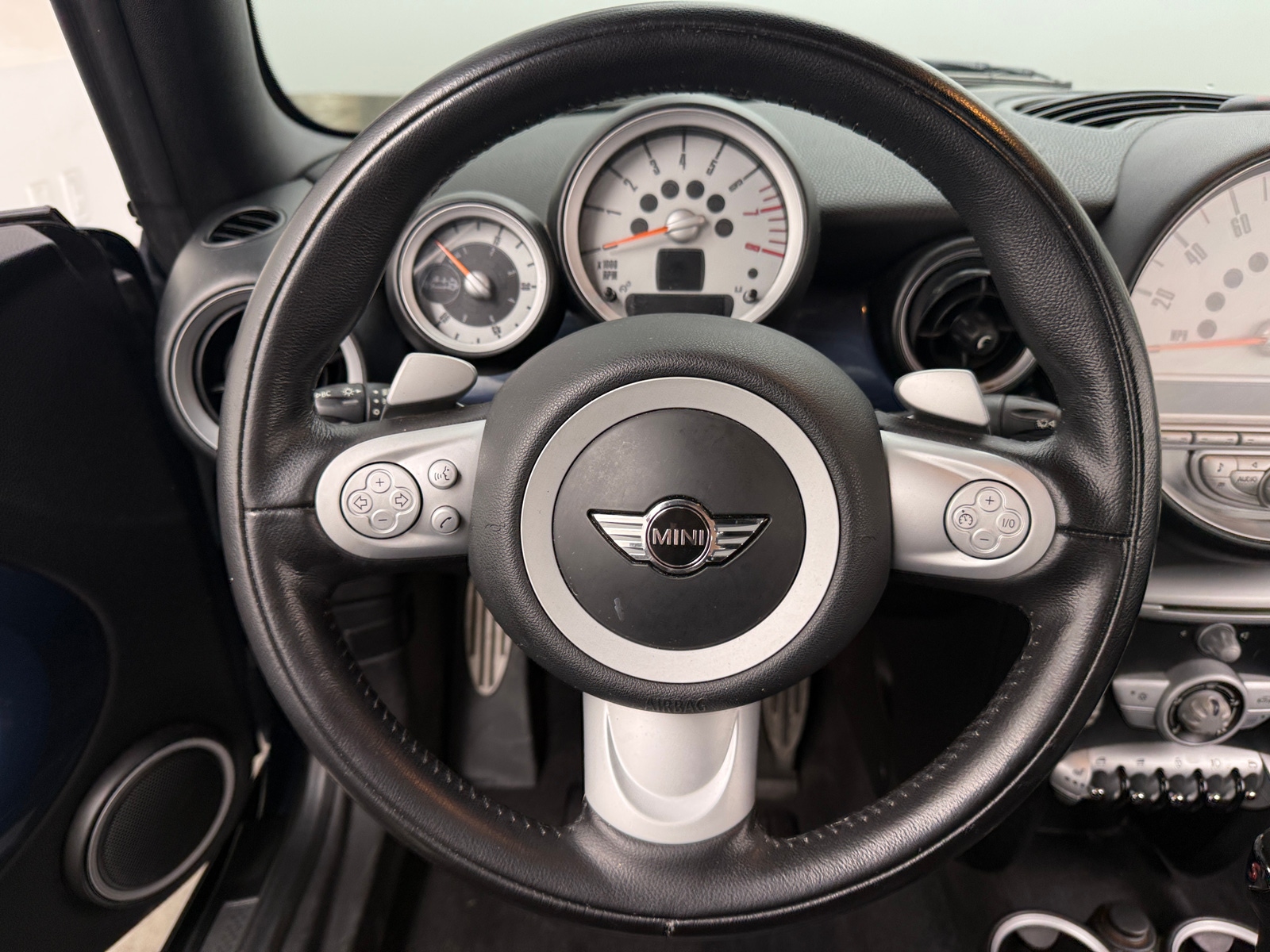 Thumbnail: 2010 MINI Cooper Convertible - 4