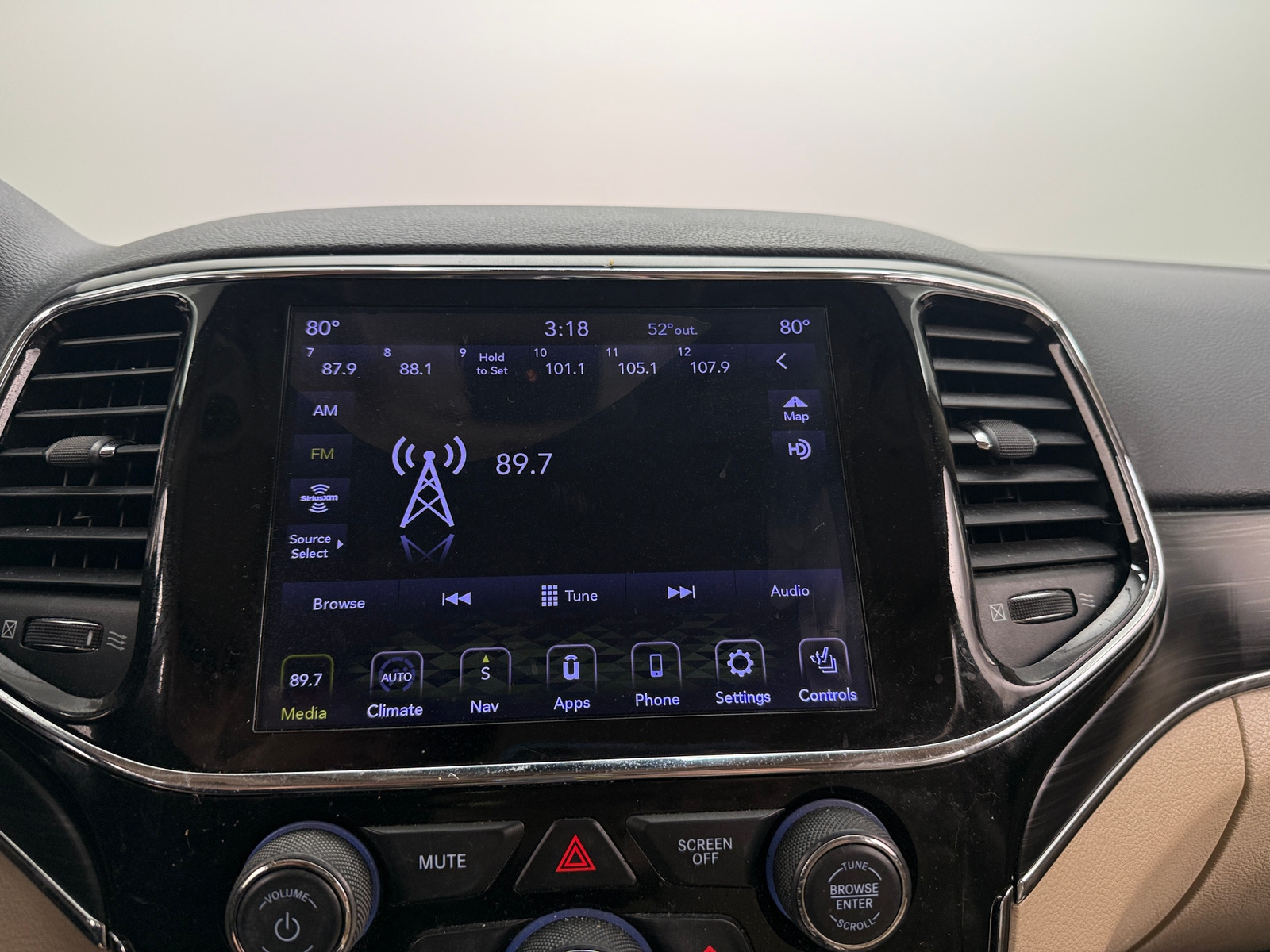 Thumbnail: 2020 Jeep Grand Cherokee - 3