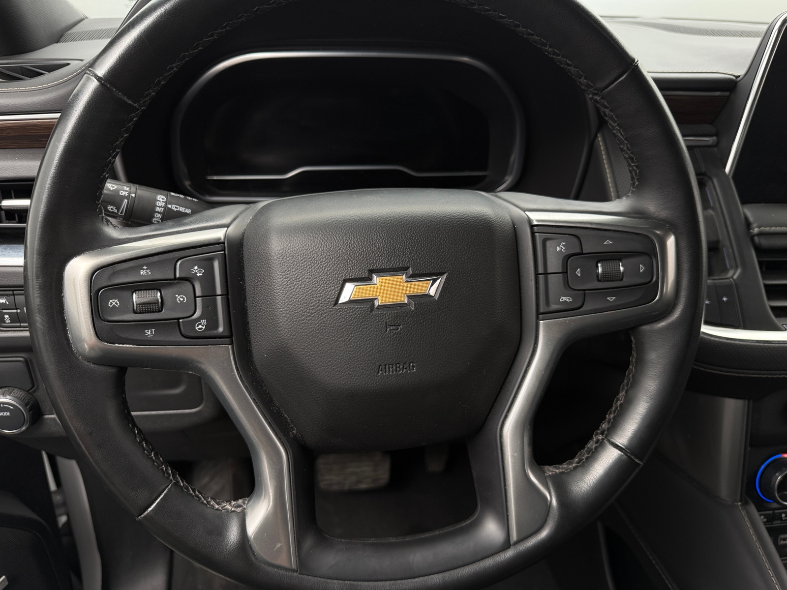 Thumbnail: 2023 Chevrolet Suburban - 4