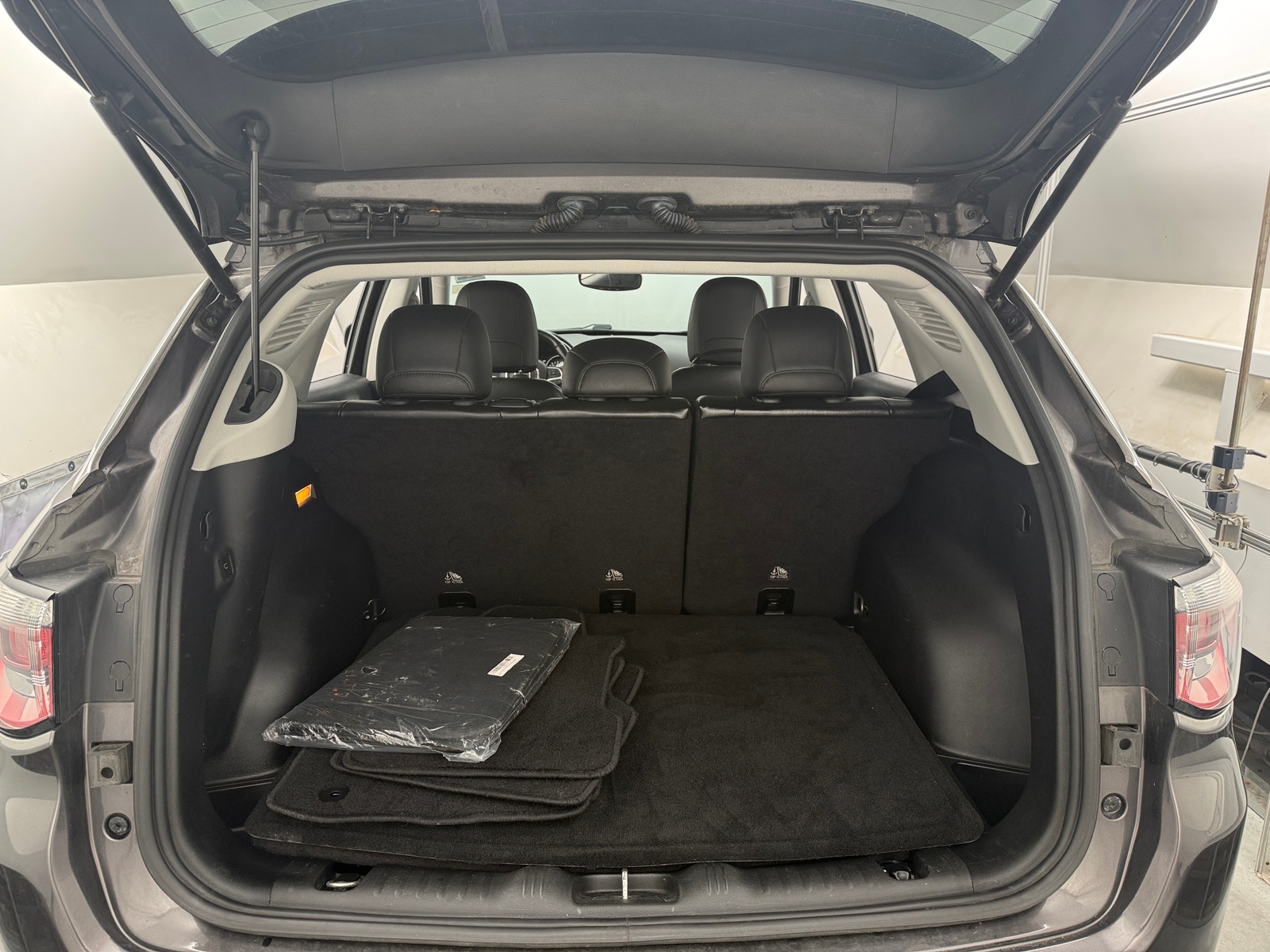 Thumbnail: 2018 Jeep Compass - 6