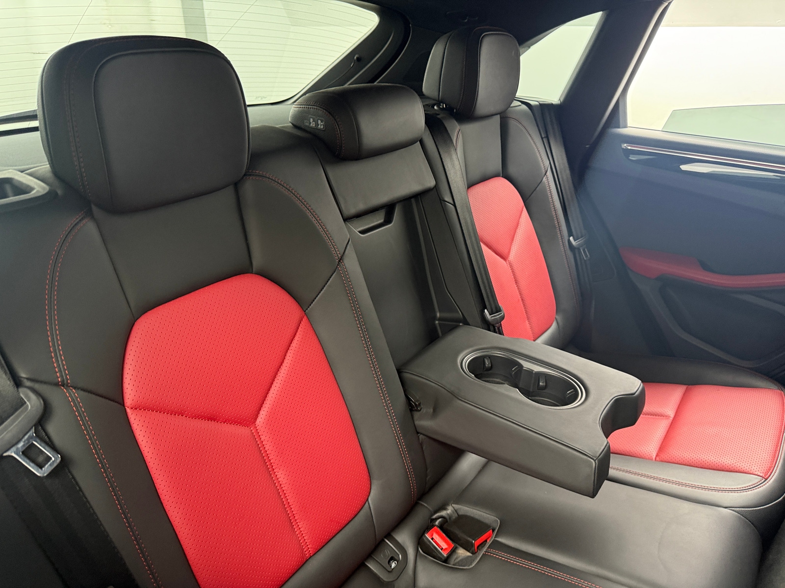 Thumbnail: 2016 Porsche Macan - 5