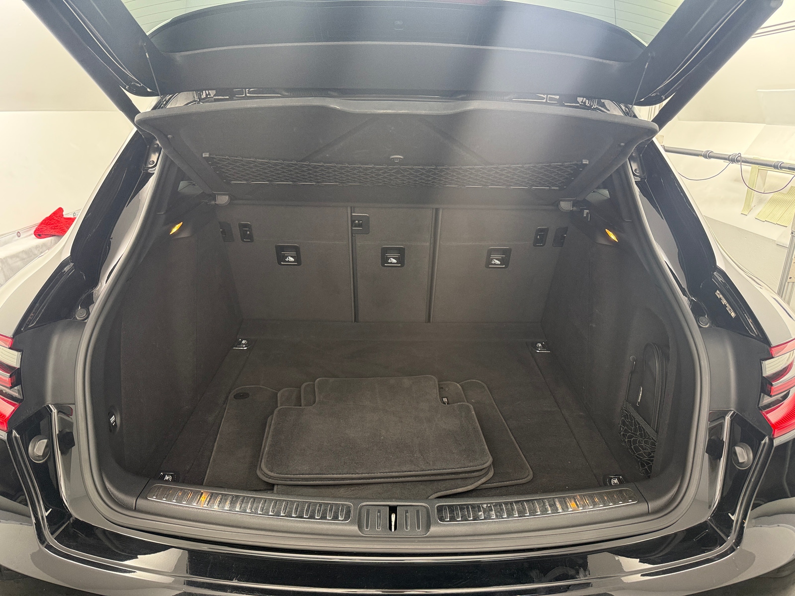 Thumbnail: 2016 Porsche Macan - 6