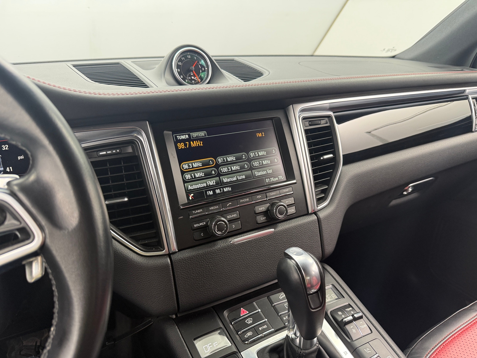 Thumbnail: 2016 Porsche Macan - 3