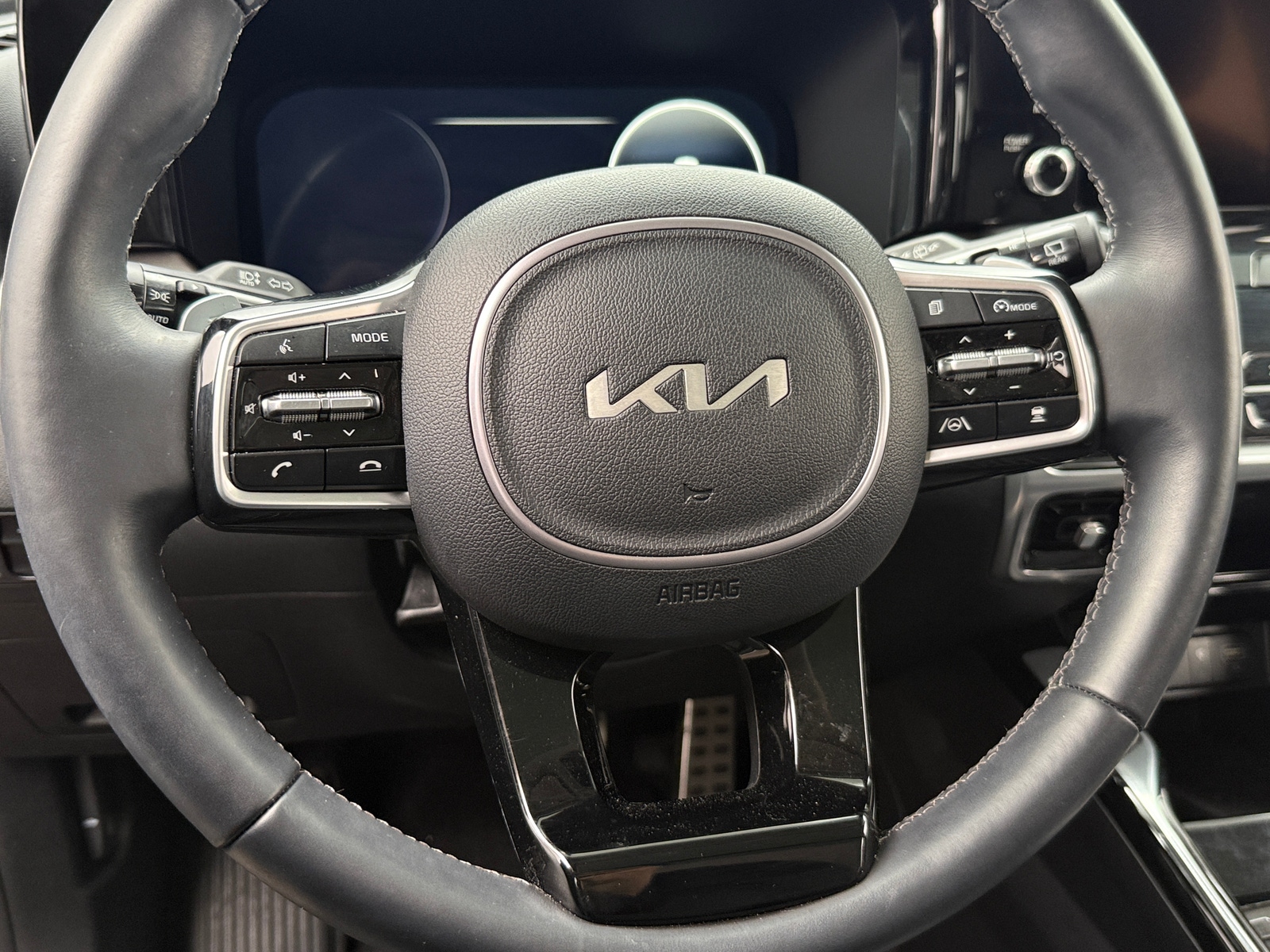 Thumbnail: 2023 Kia Sorento - 4